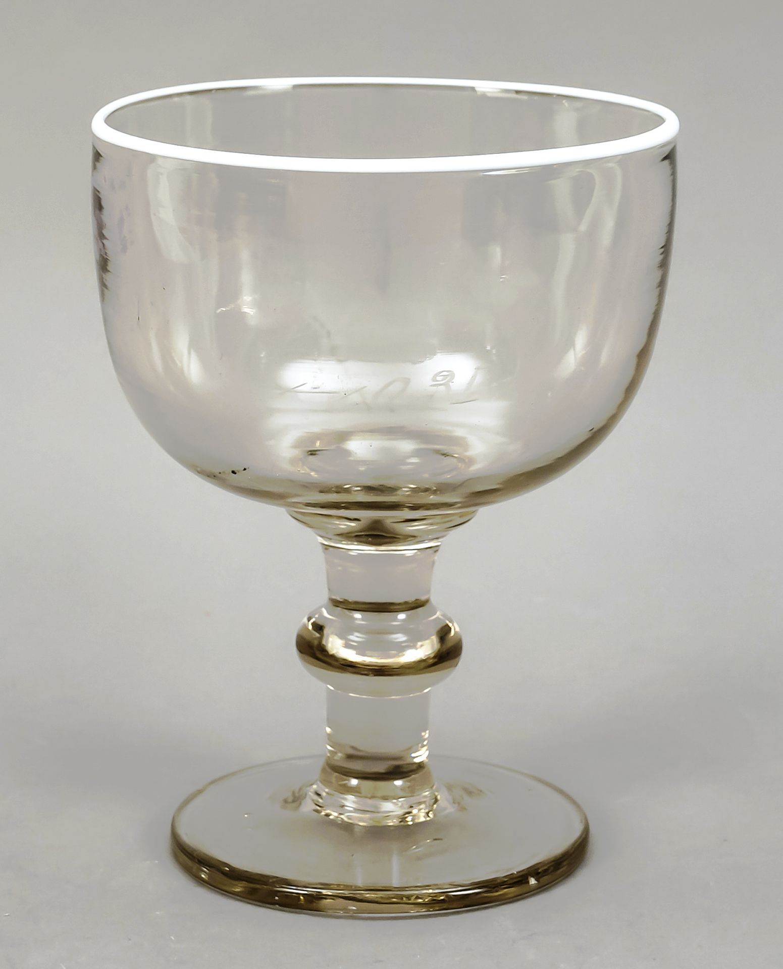 Null 大型柏林白玻璃，20世纪初，圆形支架，茎部有压制的结点，直杯，透明玻璃有熔化的白色边缘，标记为0.3升，高19.5厘米