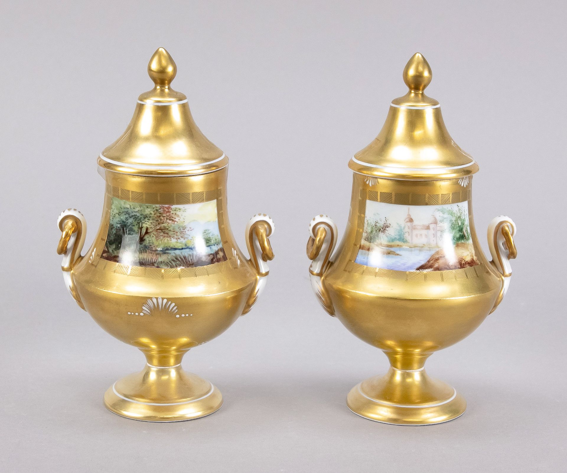 Null Paire de vases à couvercle, Potschappel Dresde, 20e s., forme d'urne bombée&hellip;