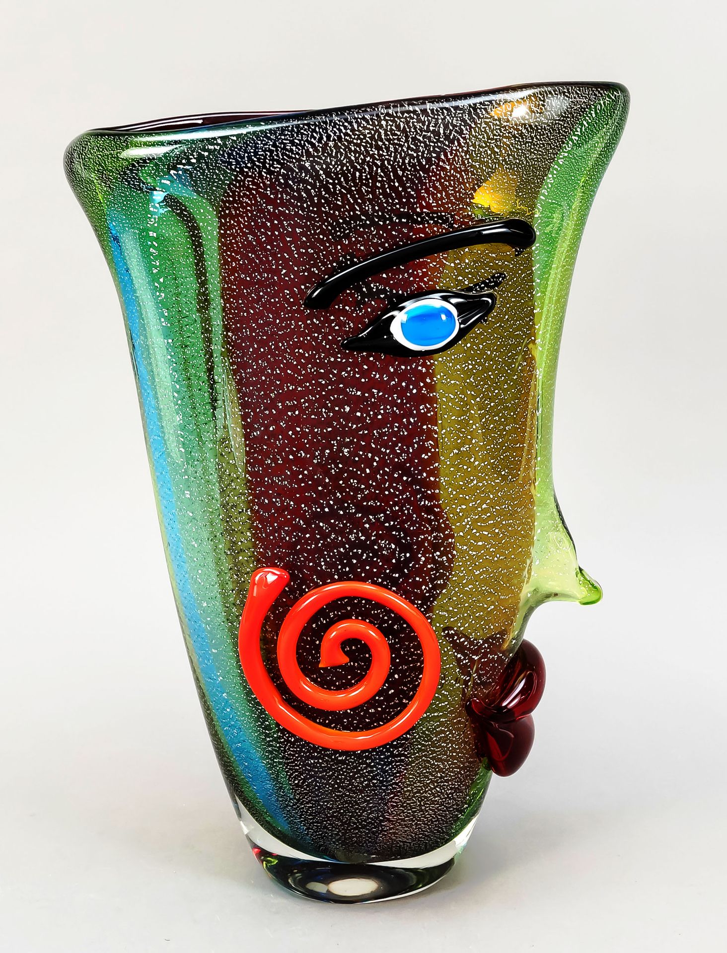 Null 脸部形状的花瓶，意大利，21世纪初，穆拉诺（？），透明和彩色玻璃，有多色熔体和银箔珐琅，高38厘米