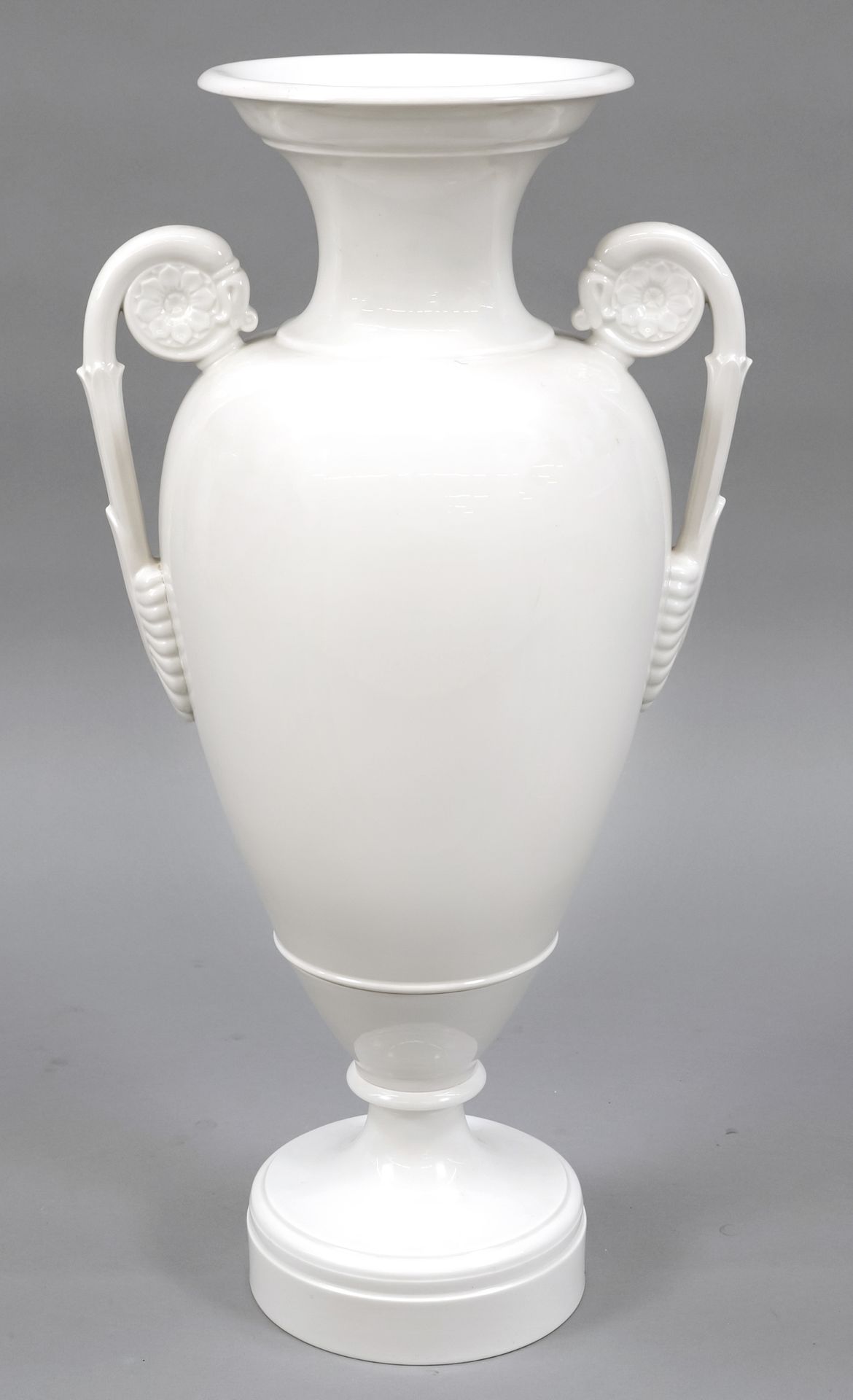 Null 大型落地花瓶，KPM柏林，2000年后，第一选择，由卡尔-弗里德里希-辛克尔（Neuruppin 1781-1841 Berlin）设计，凸起的玫瑰花&hellip;