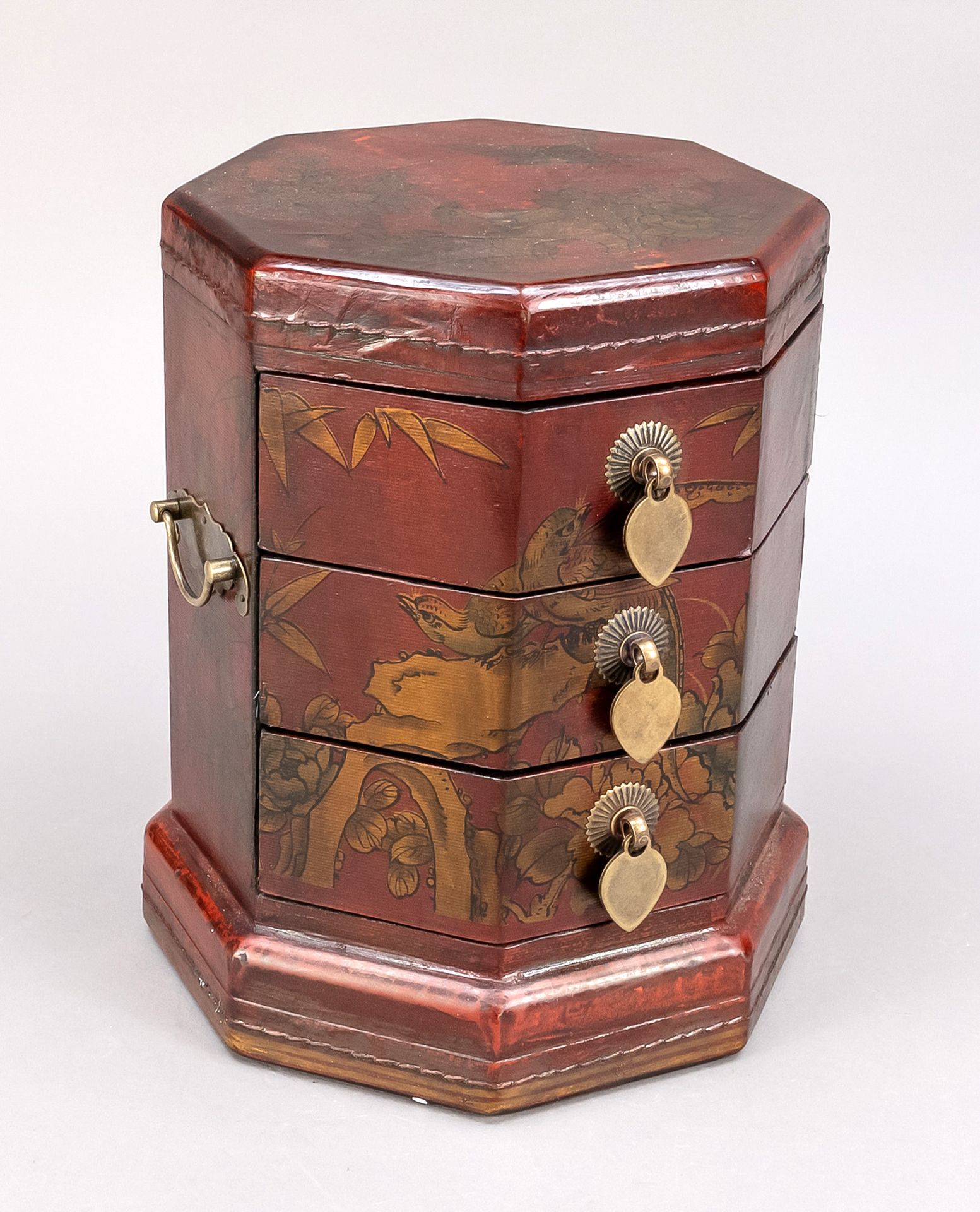 Null 八角形珠宝盒，中国，21世纪，木质盒，铜质配件和印刷装饰，高25厘米