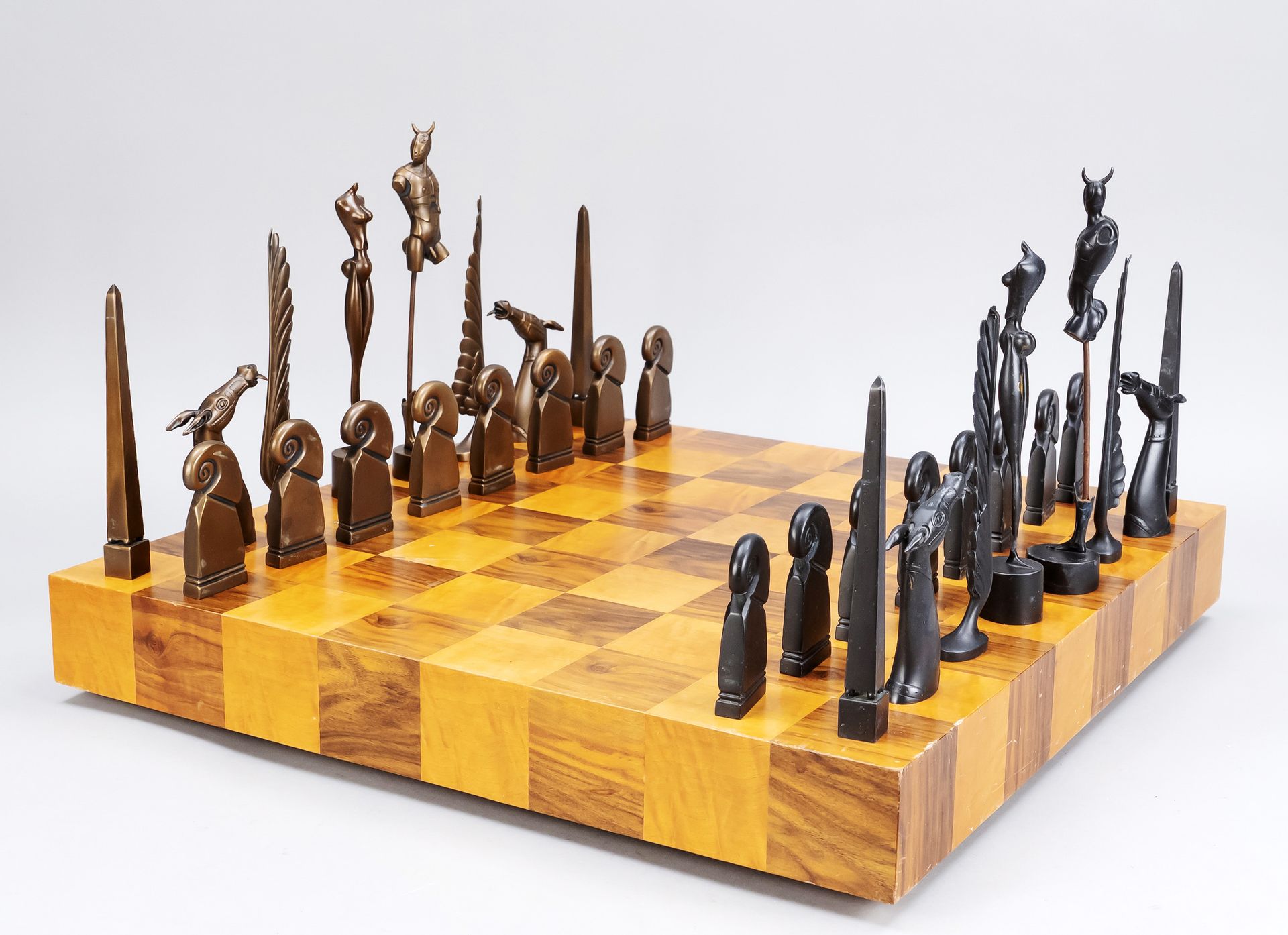 Null Paul Wunderlich (1927-2010), Jeu d'échecs, set de 32 pièces en bronze patin&hellip;