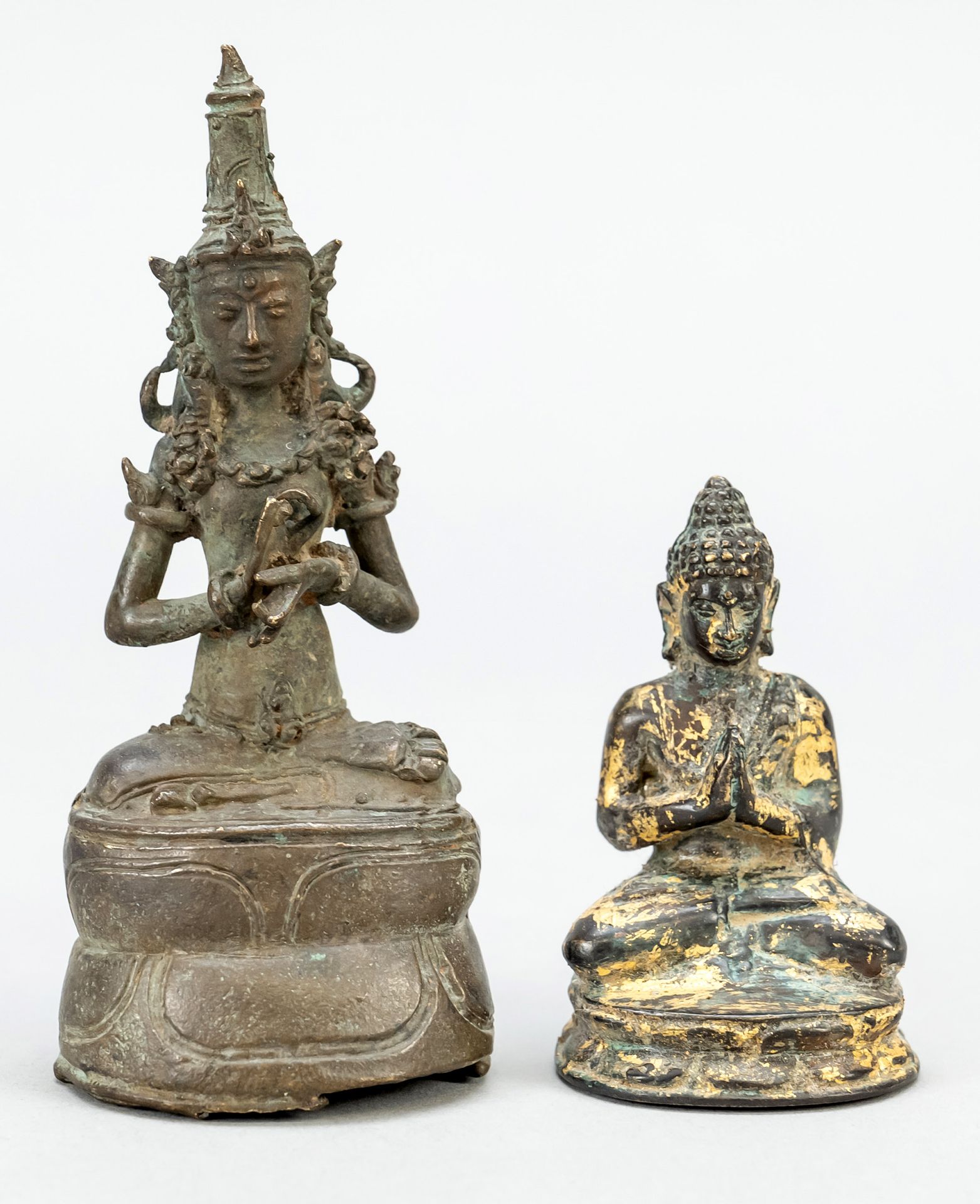 Null 2 small Buddhas, probably 19th c., 1 x bronze (h. 11 cm), 1 x bronze with r&hellip;