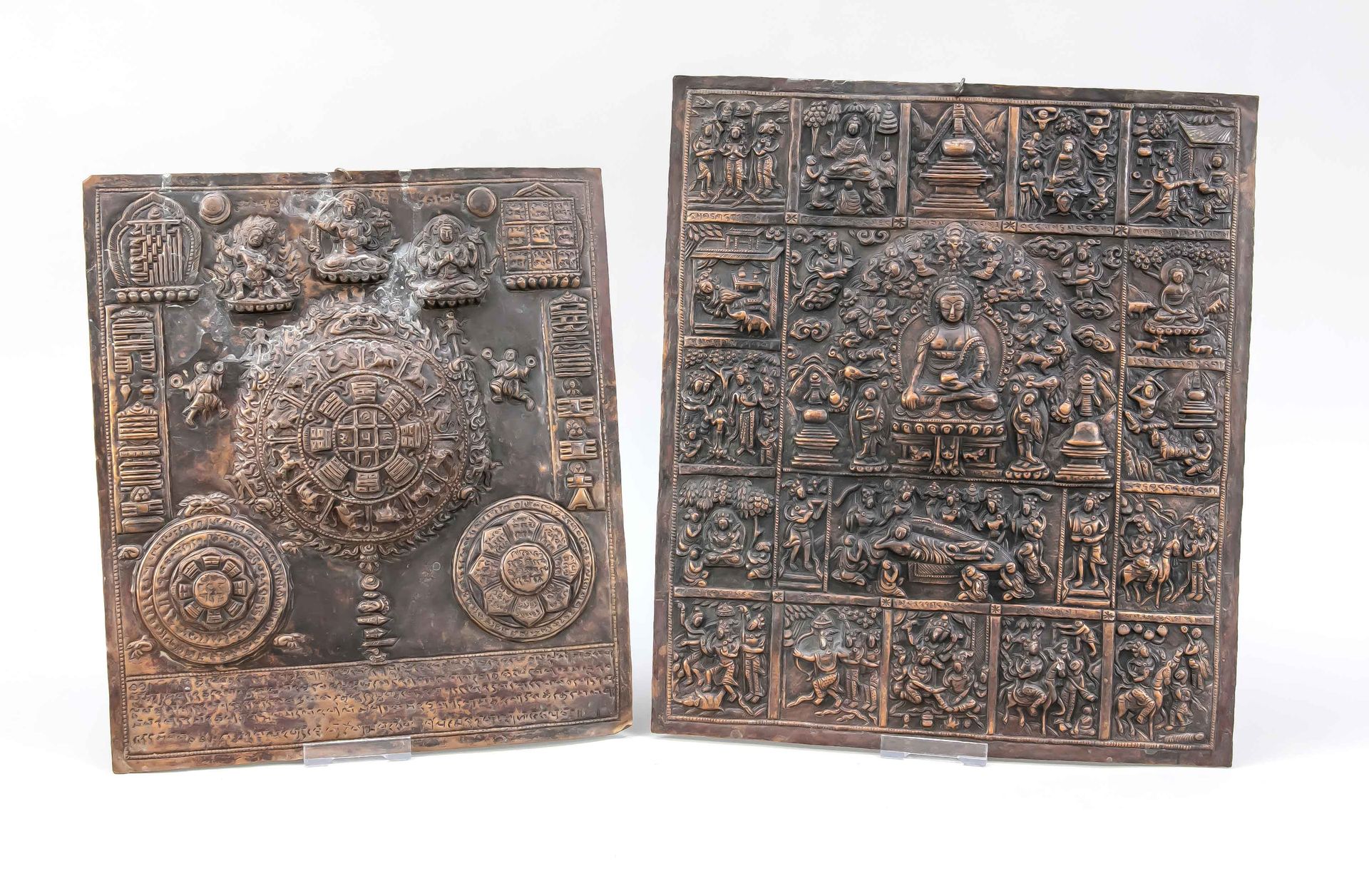 Null 2件佛教浮雕，西藏/尼泊尔，20世纪，铜板三层，带小环，用于悬挂，35 x 30和31 x 27厘米