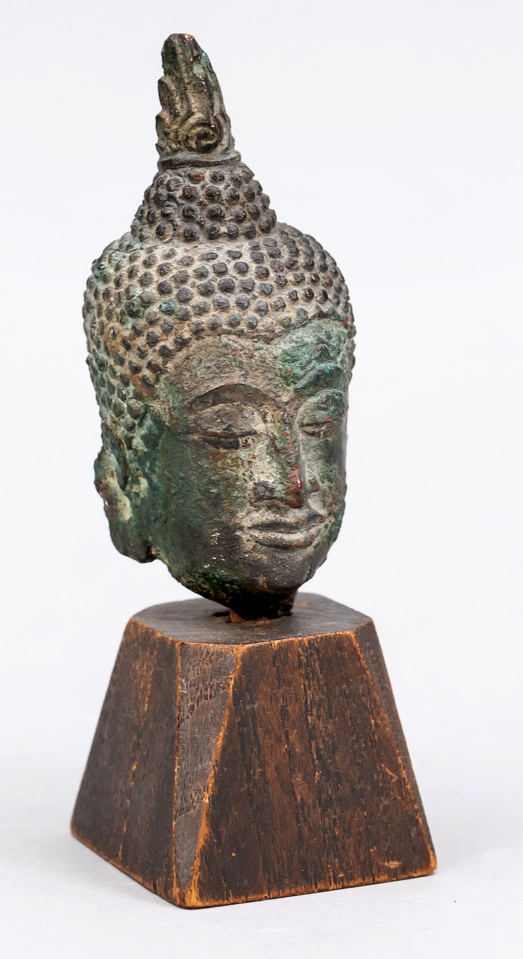 Null Buddha head (fragment), Thailand, 18th/19th c., mounted on a wooden base, h&hellip;