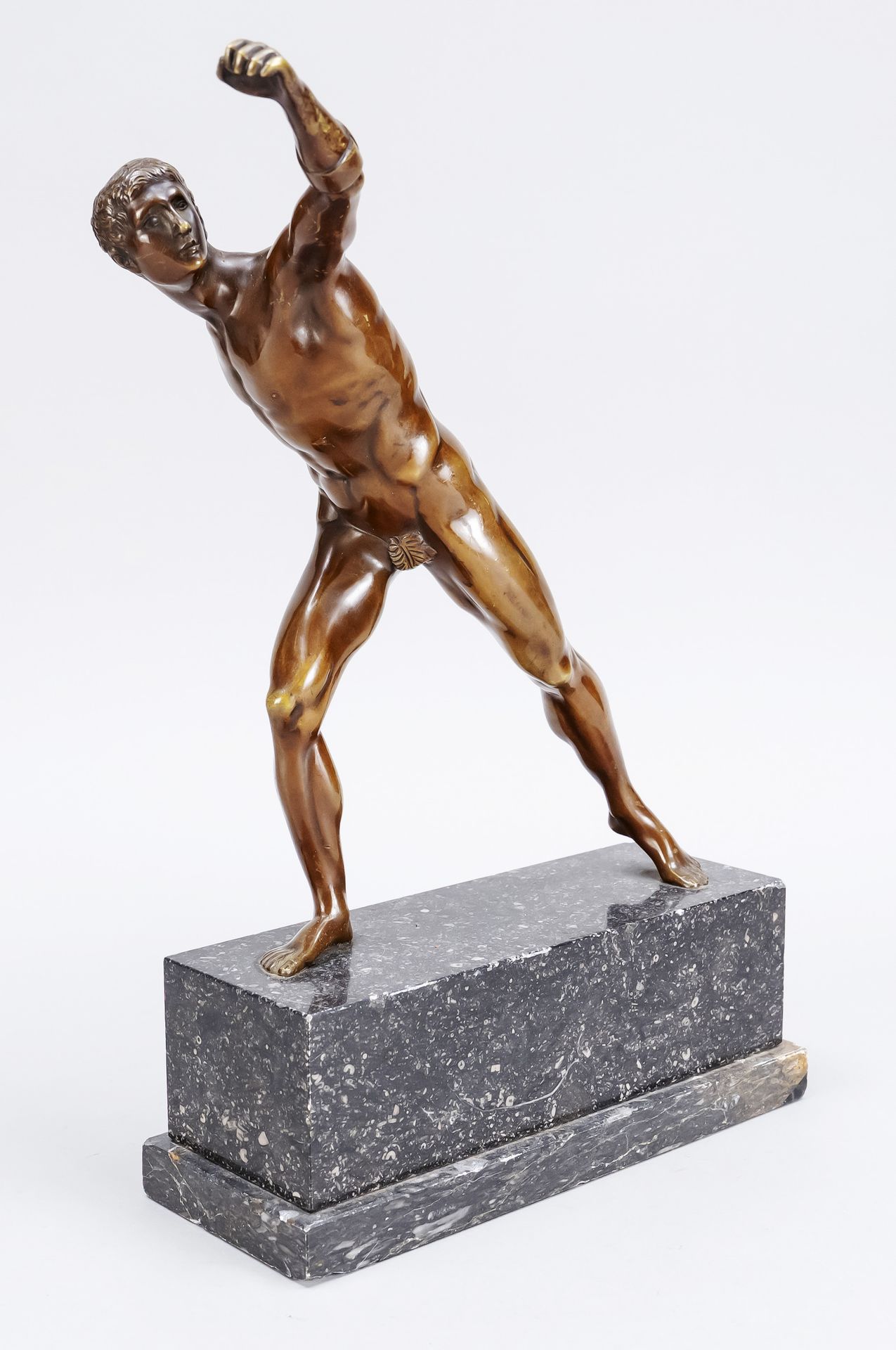 Null Der Borghesische Fechter nach antikem Vorbild, braun patinierte Bronze auf &hellip;