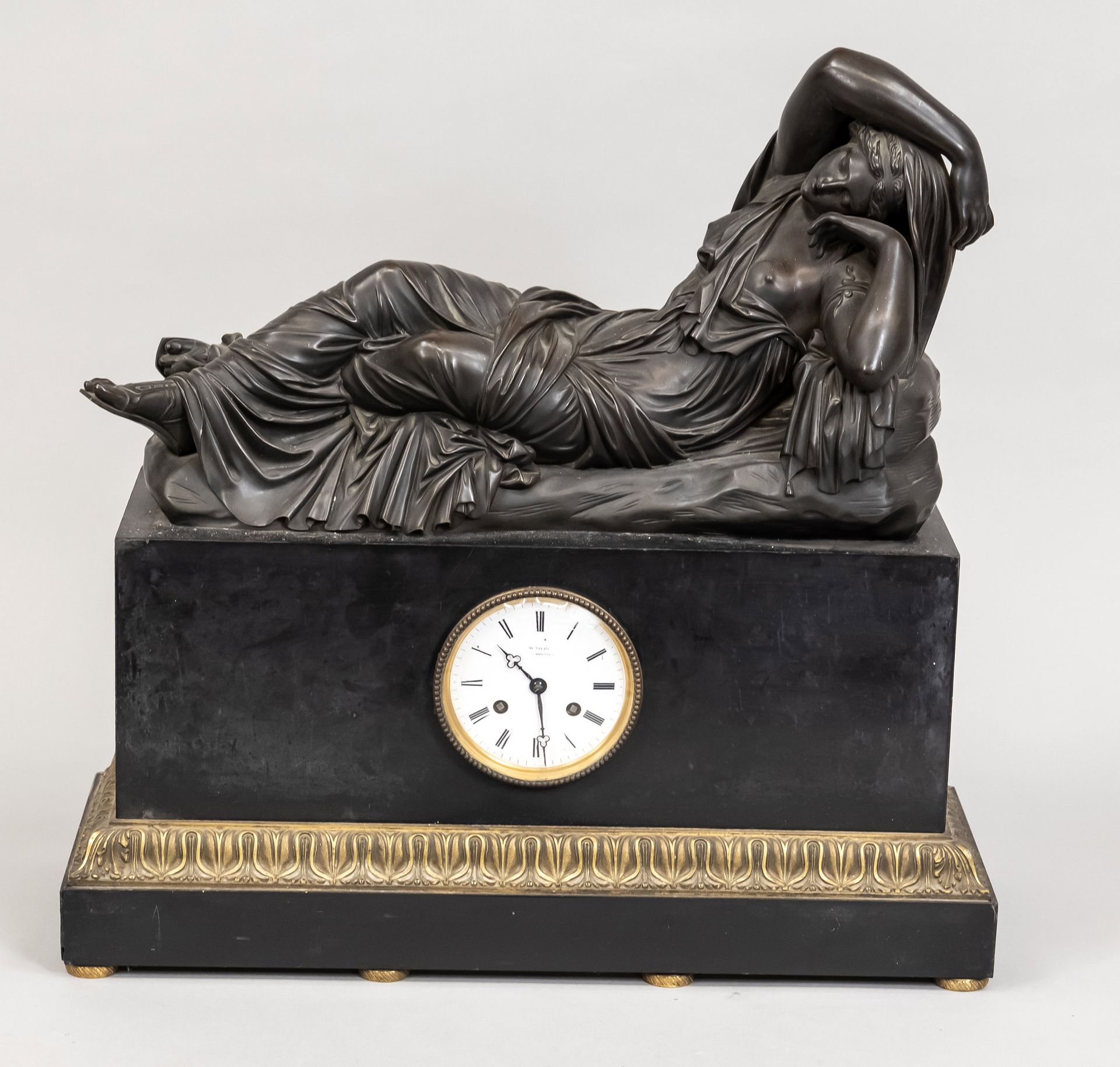 Null large bronze marble pendulum, 1st h. 19th c., with reclining woman, marked &hellip;
