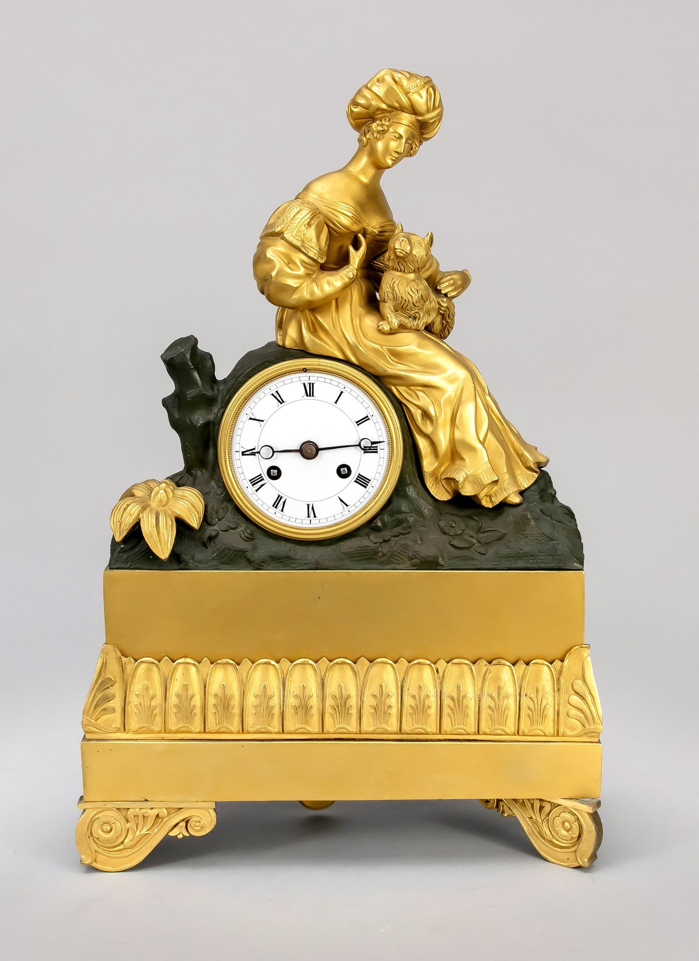 Null franz. Empire Figurenpendule, 1.H. 19.Jh., Frau mit Hund auf Uhrentrommel i&hellip;