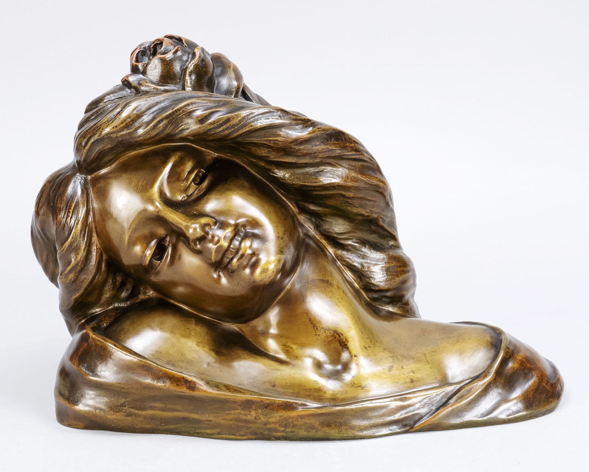 Null 签署了皮耶罗蒂，意大利。维拉尼斯风格的新艺术派雕塑家，绿褐色的青铜器，一个年轻女子的倾斜的头，背面有签名，高21厘米