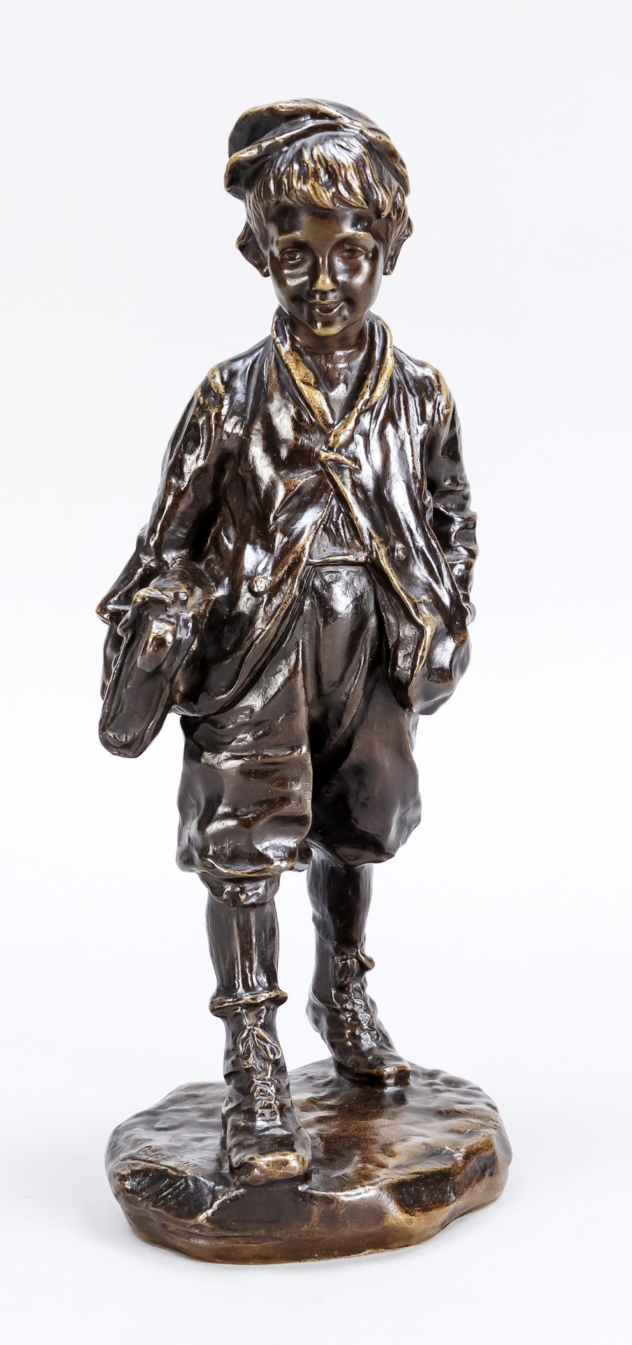 Null signé Cardana, sculpteur vers 1900, garçon debout, portant sous le bras dro&hellip;
