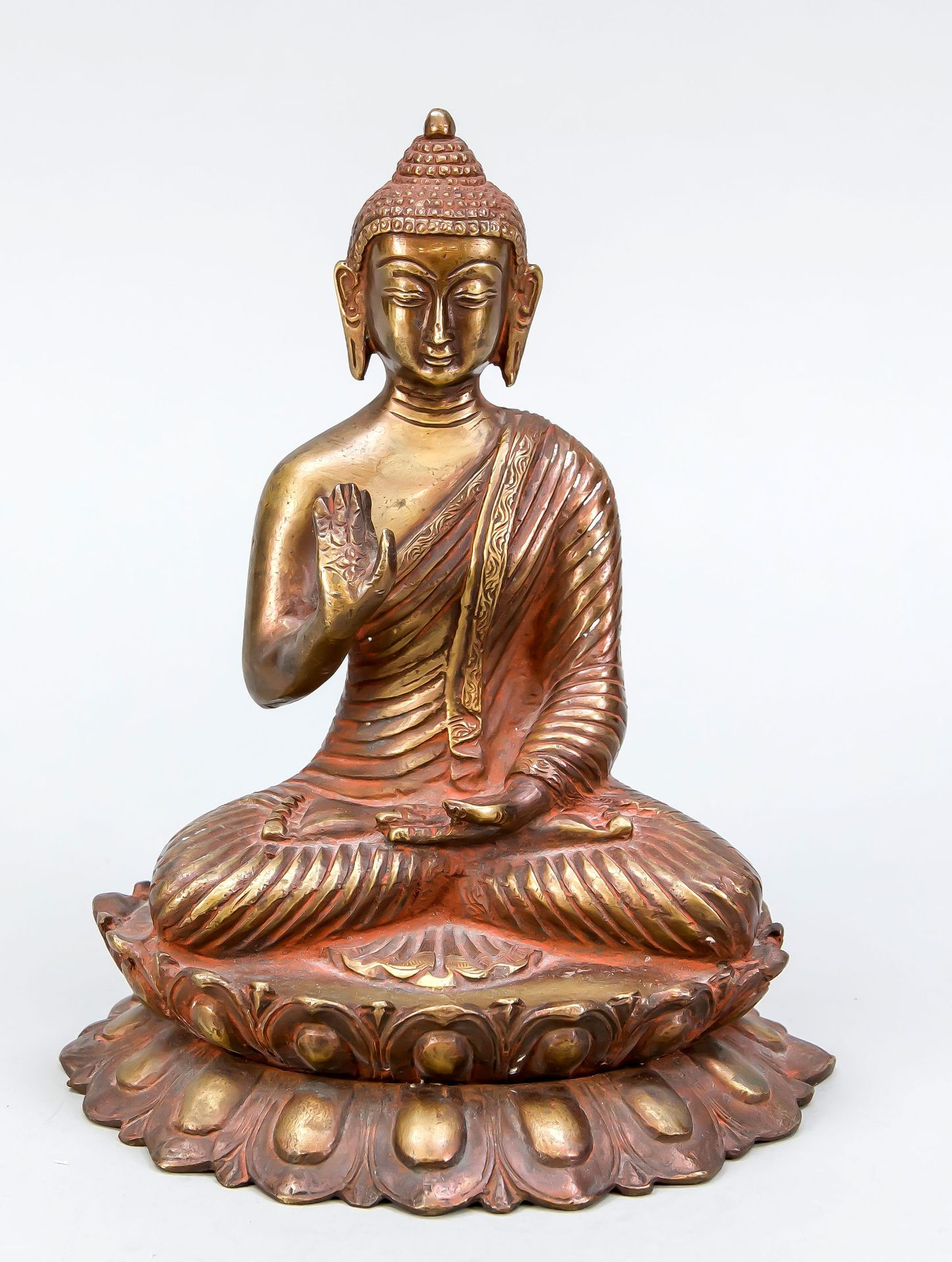 Null 佛像，中国，大概19世纪，青铜。坐在双莲座上的Padmasana，双手握着mudragesten，高19厘米。