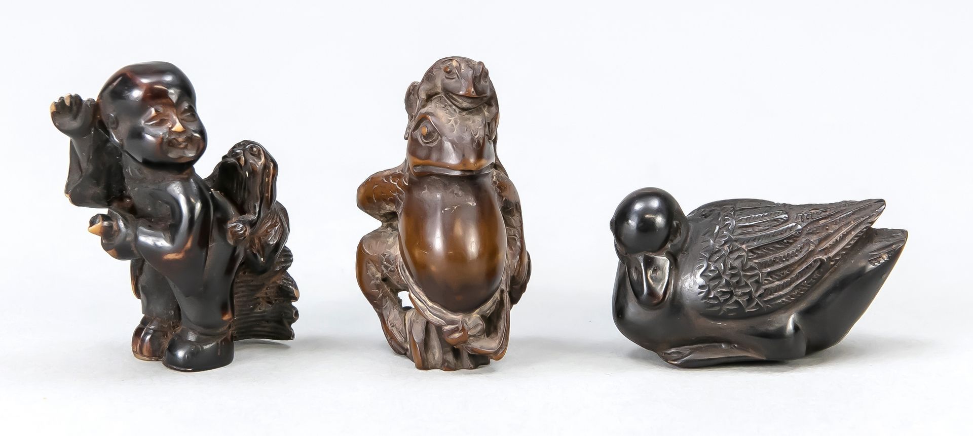 Null 3 Netsuke, Japan, late 19th c., boxwood/horn. All figural, h. To 5 cm