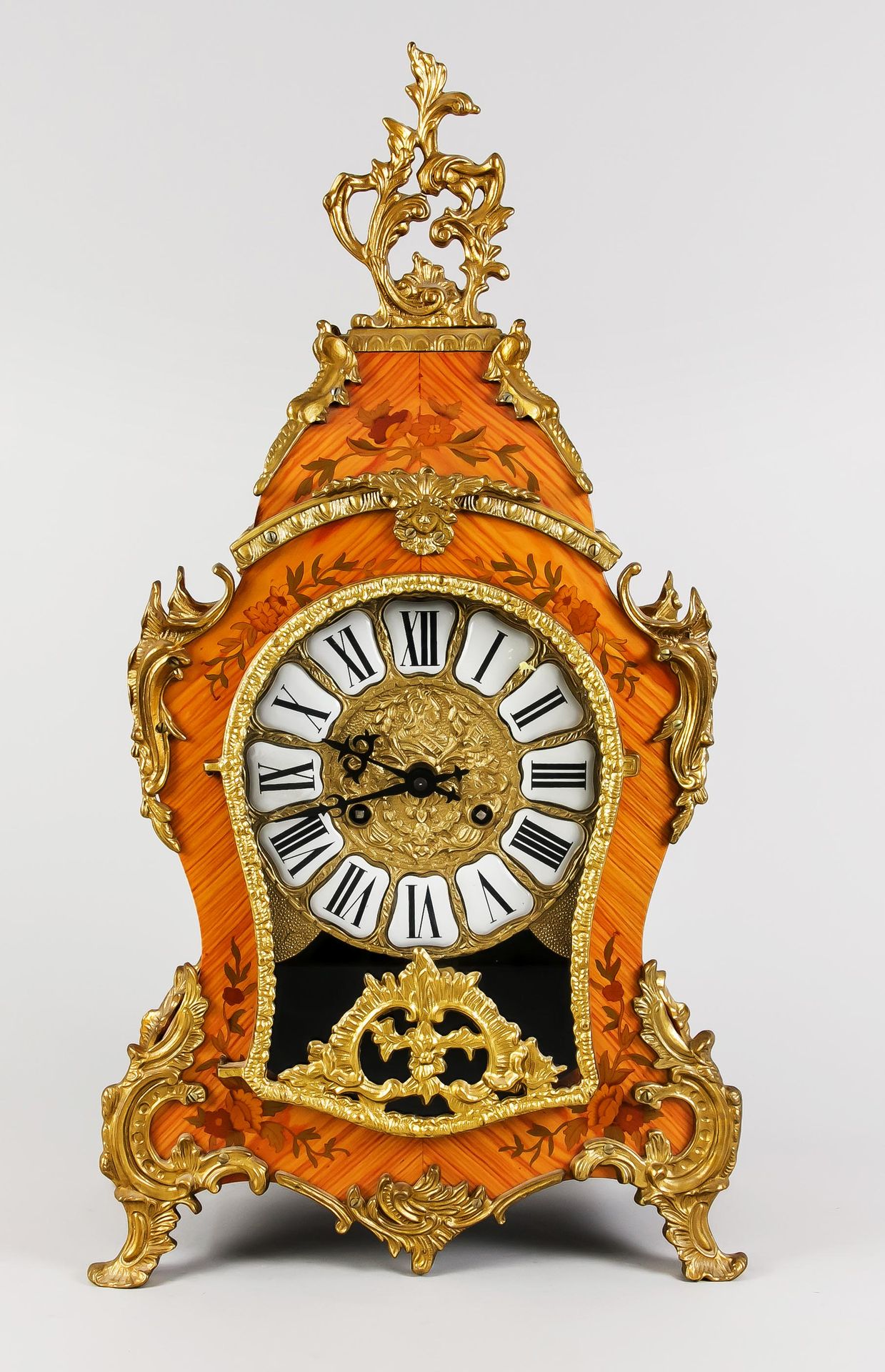 Null Boulle-shaped table clock, 20th c., cherry wood with floral decorations, wi&hellip;