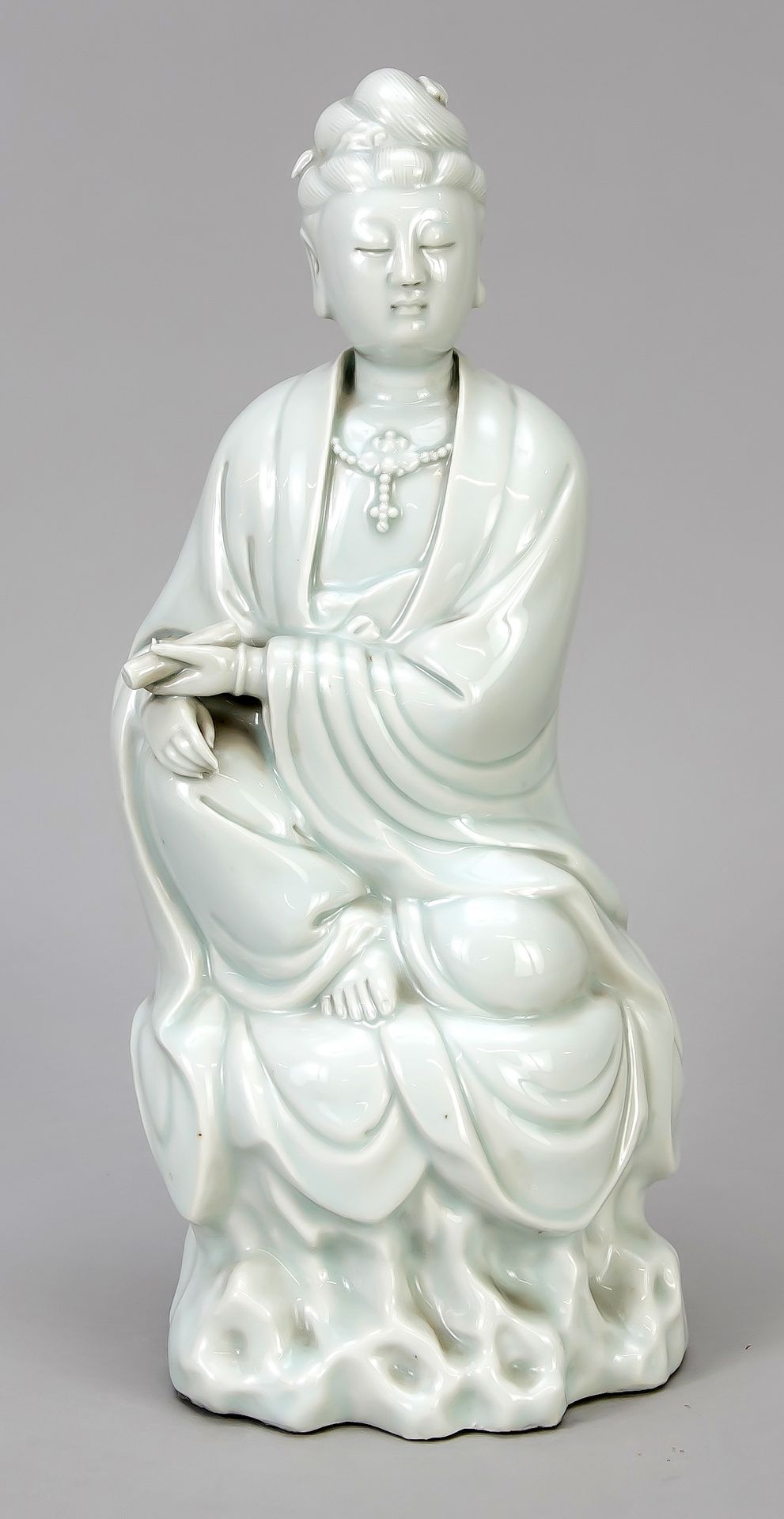 Null Blanc de Chine Guanyin, China, 19th/20th c., sitting on a rock base, h. 31 &hellip;
