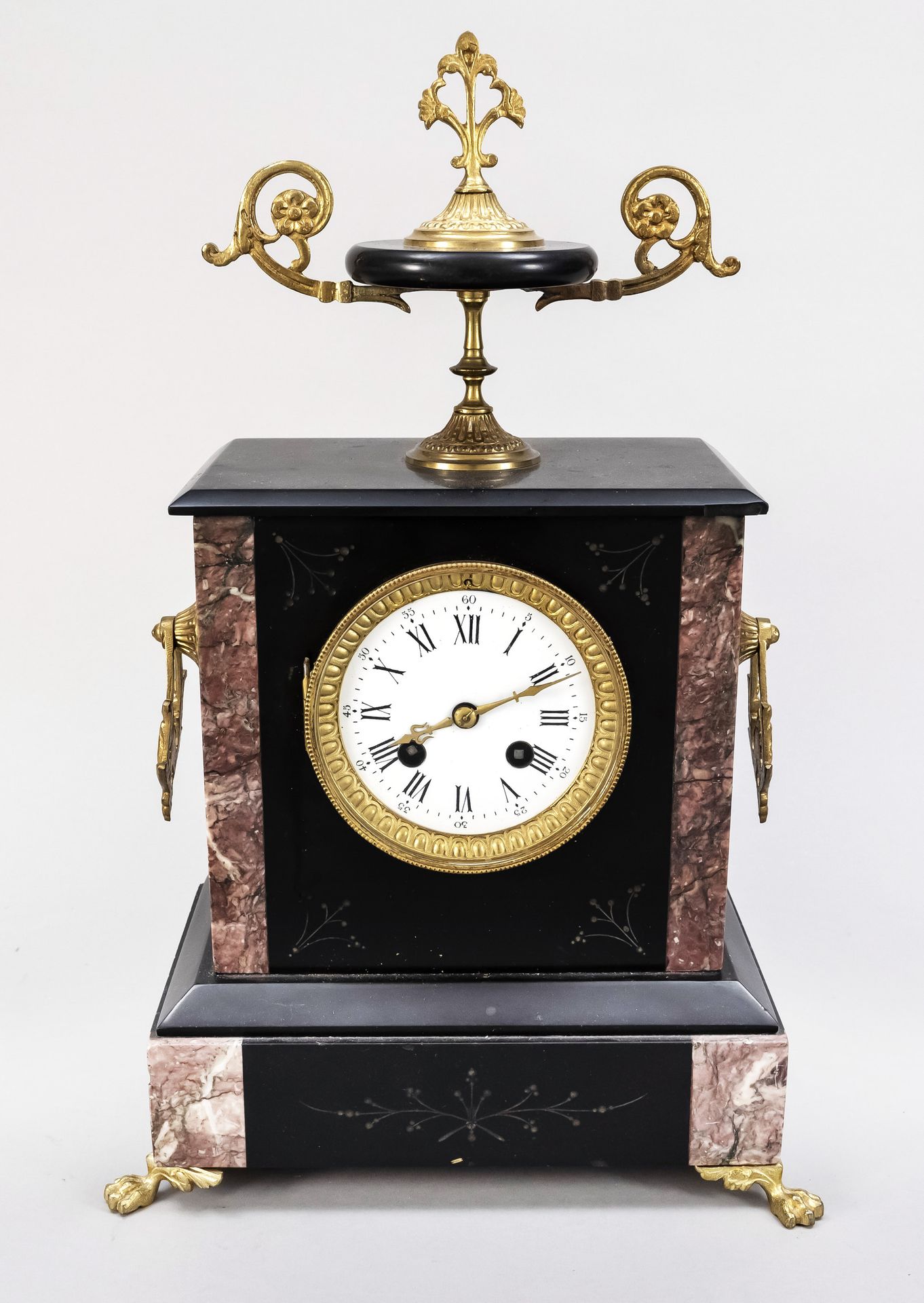 Null Horloge de cheminée, fin 19e s., marbre gris/noir avec gravure au fil, surm&hellip;