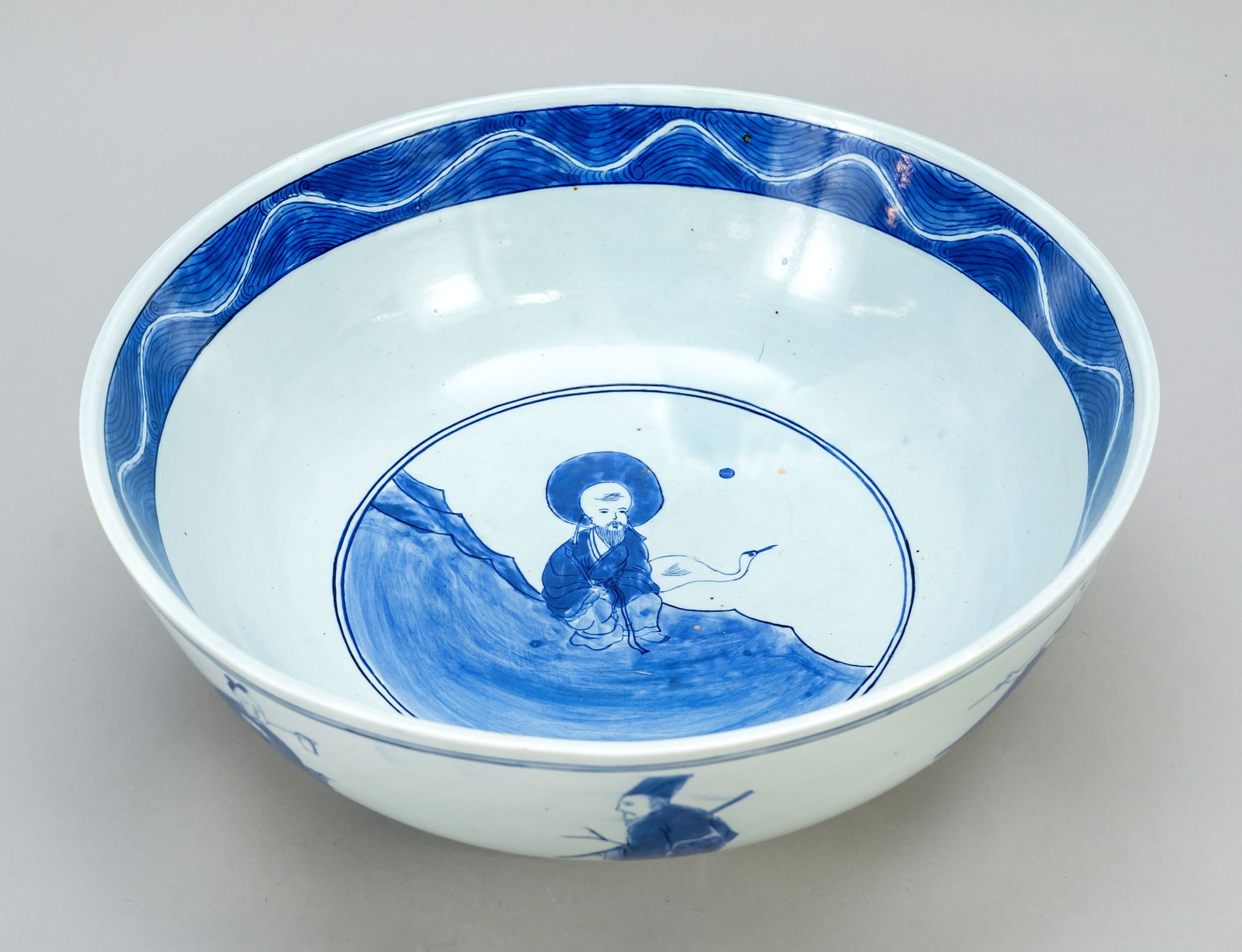 Null Large bowl, China, 20th century, cobalt blue decor in the mirror a monk/asc&hellip;