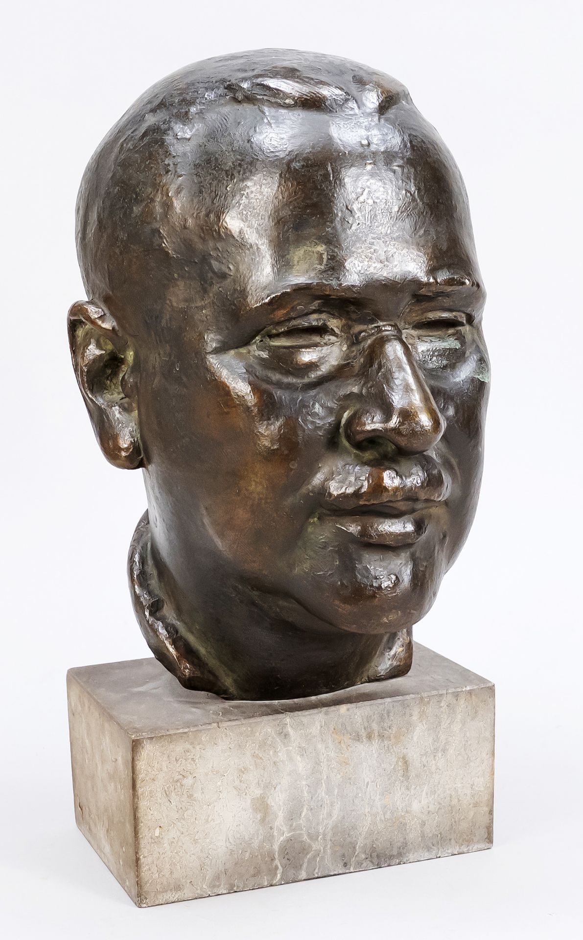 Null Emil Jungblut (1888-1955)，男子头像，青铜，颈部签名，石块上，高38厘米