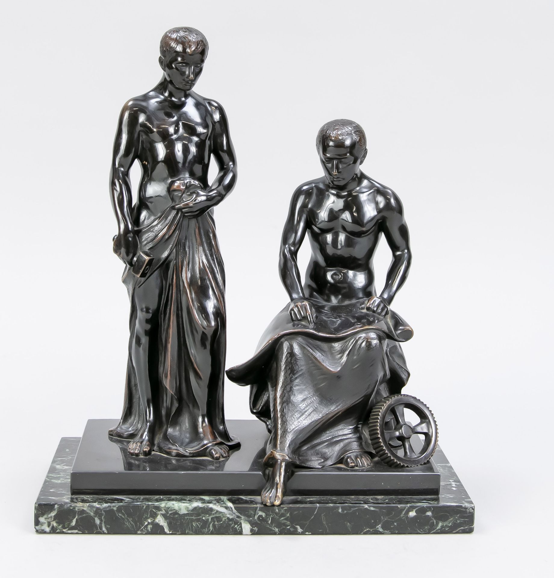 Null 匿名雕塑家，约1920年，工作的寓意。两名男性半裸体，分别拿着锤子和计划以及齿轮，大理石基座上的黑色光面青铜，无签名，高31厘米