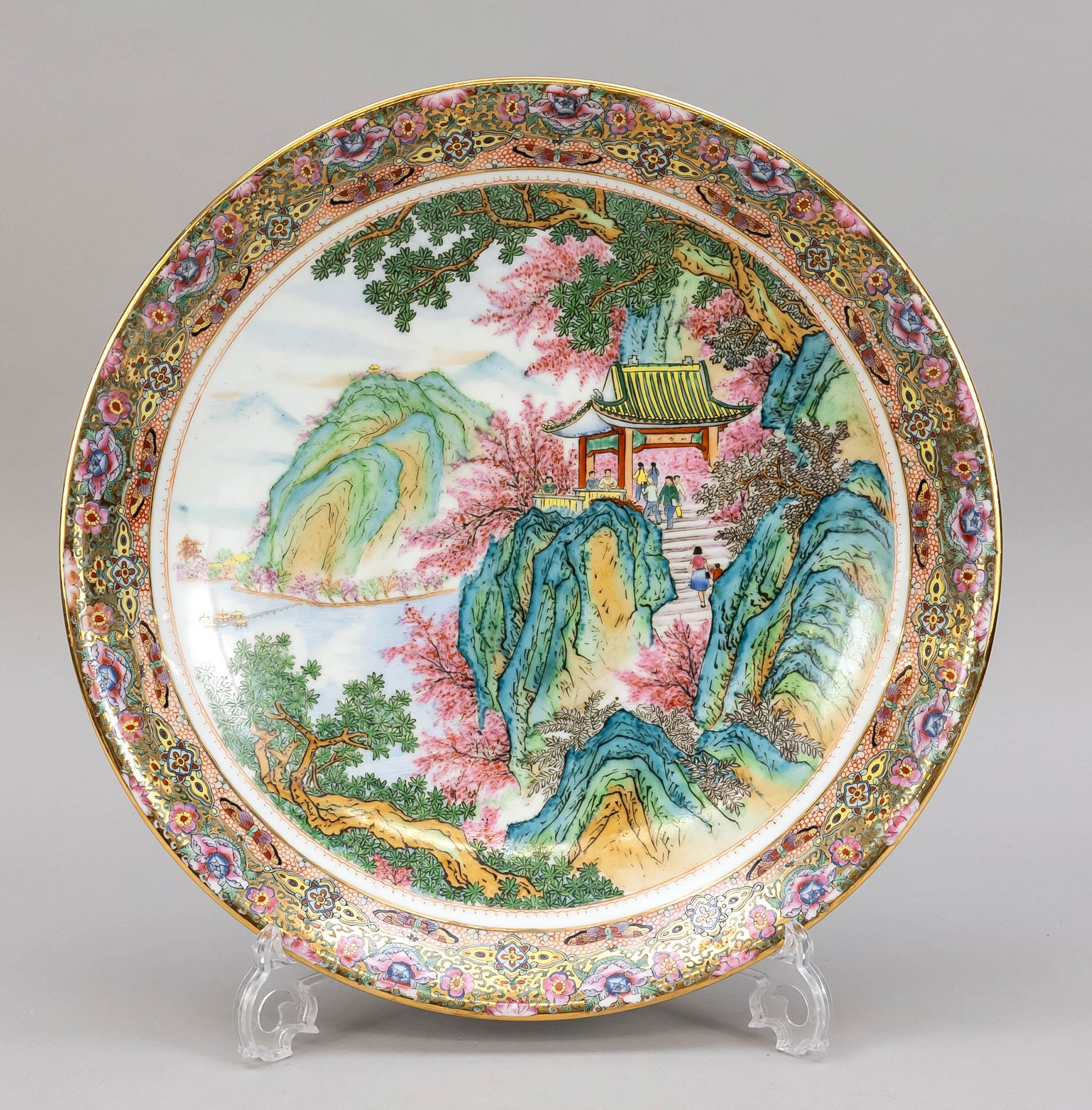 Null Large Famille Rose bowl, China, 20th century, in the mirror a rocky landsca&hellip;