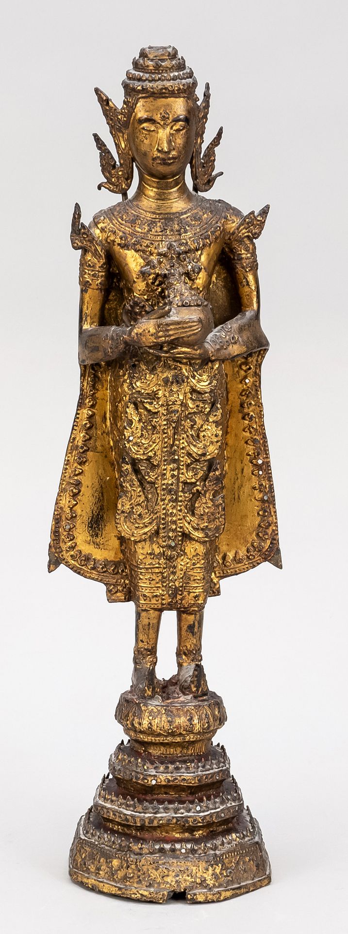 Null Buddha Ratanakosin, Thailand, 18./19. Jh., Bronze, vergoldet. Auf einem meh&hellip;
