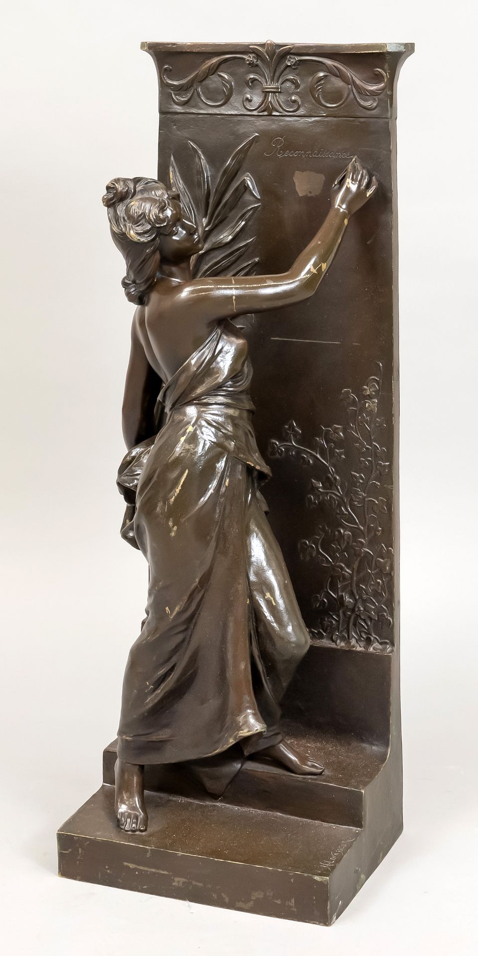 Null Henri Louis Levasseur (1853-1934)，大型新艺术雕像，约1900年，年轻女子拿着棕榈树枝描述墓志铭 "Reconnais&hellip;