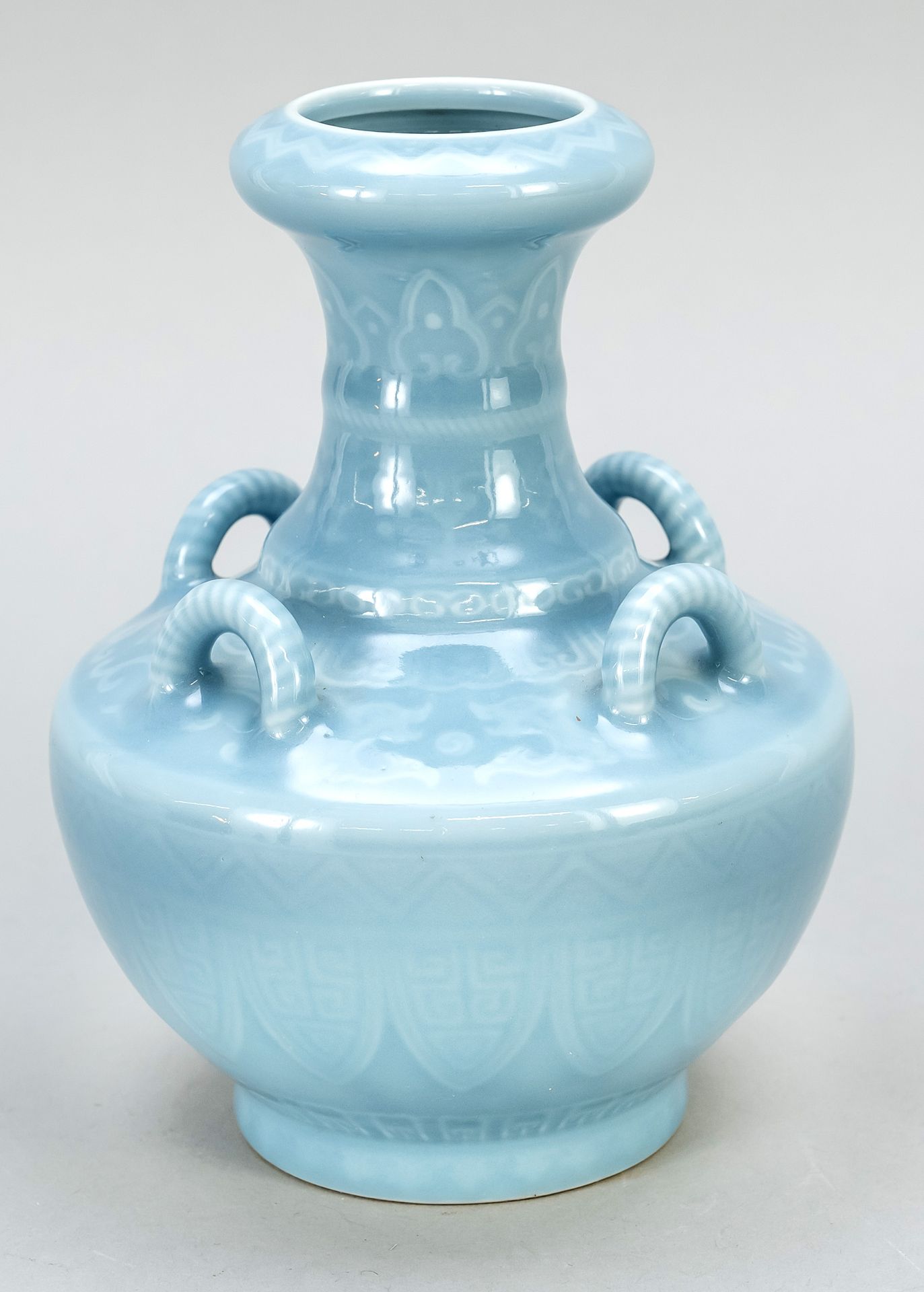 Null Vase monochrome, Chine, 19e/20e s. Forme à épaulement avec bord à lèvres re&hellip;