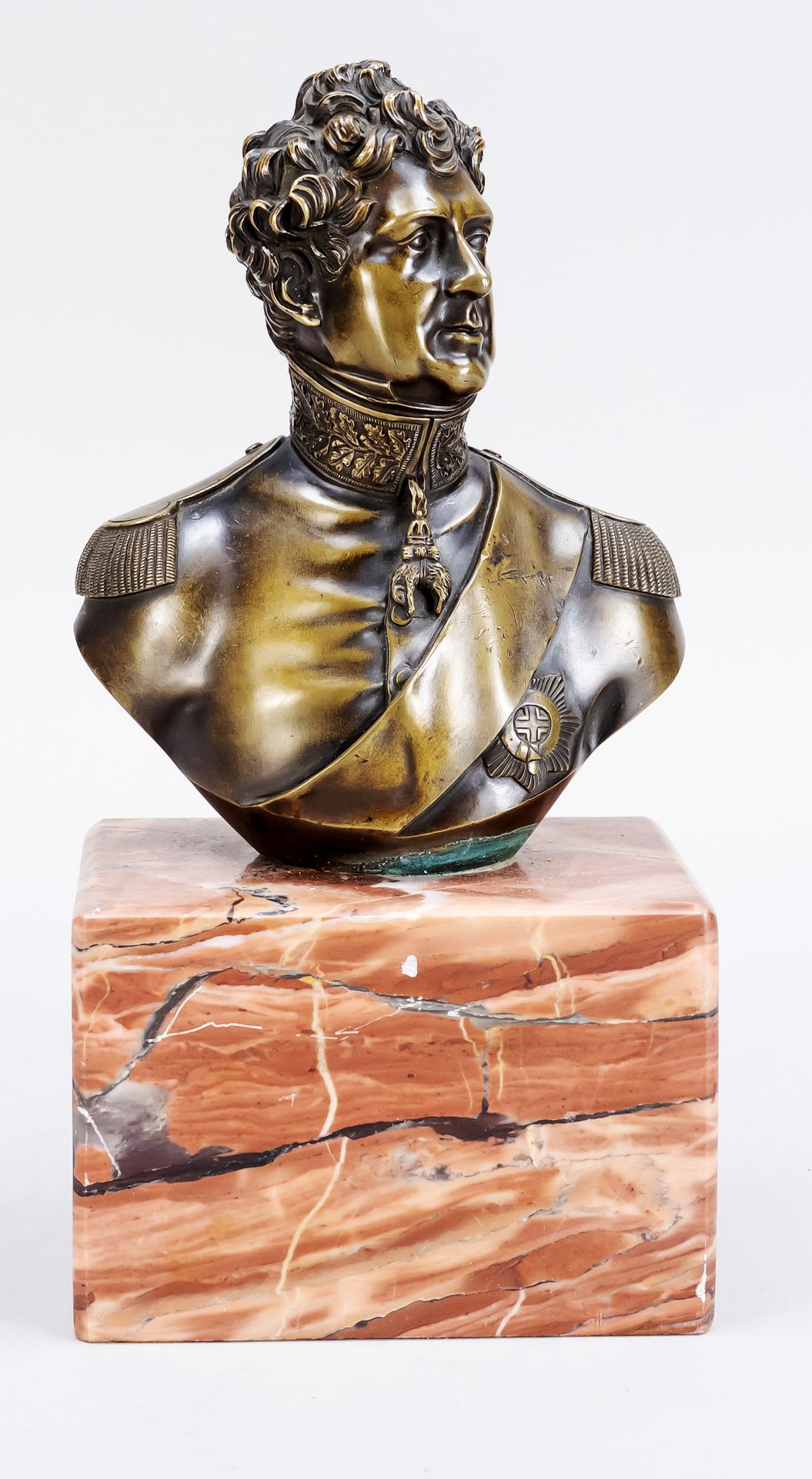 Null 匿名雕塑家，19世纪上半叶，解放战争时期的将军半身像，青铜，无签名，大理石底座，总高28厘米。