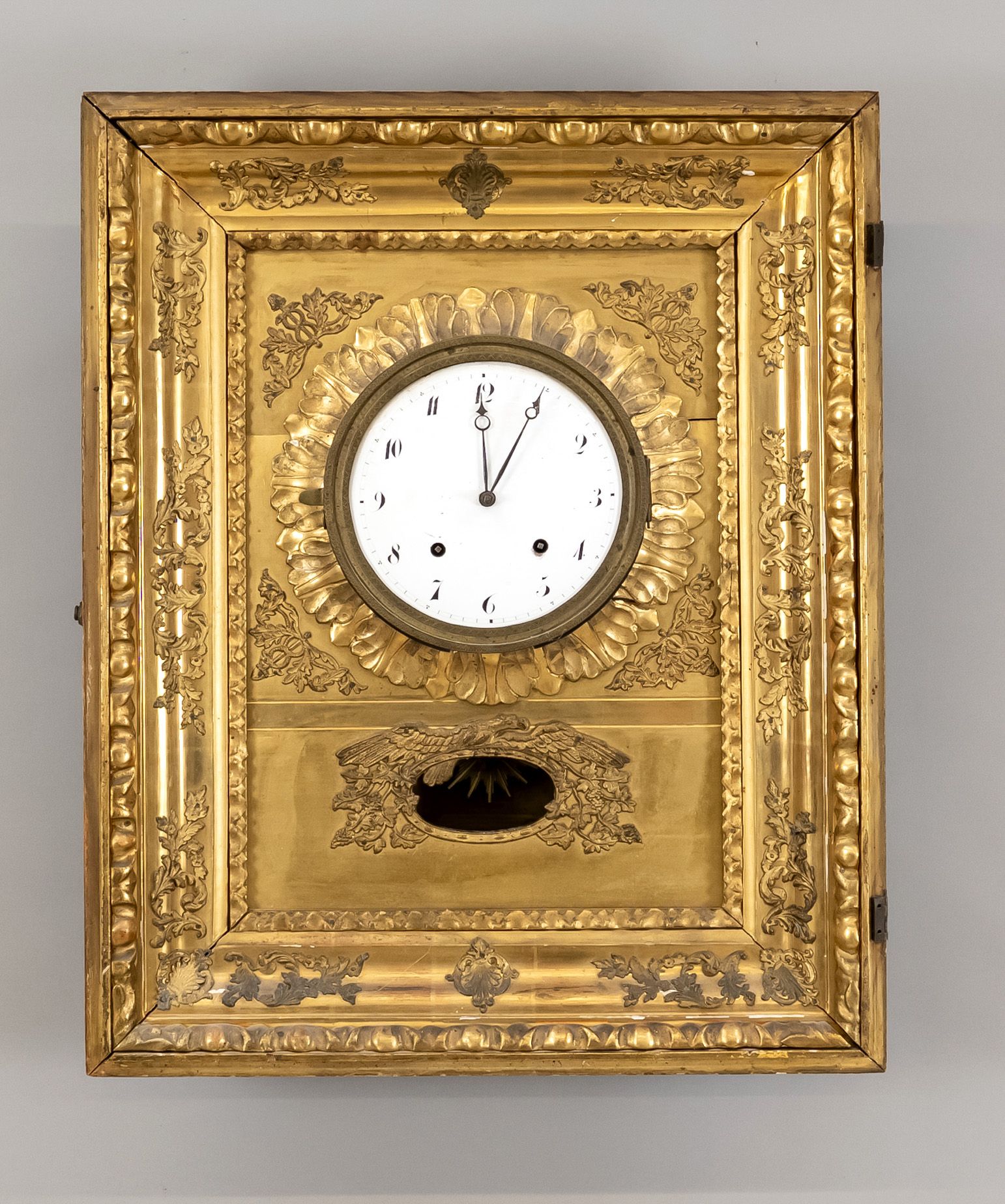 Null Horloge à cadre doré, 1ère moitié du 19e siècle, avec motifs floraux entour&hellip;