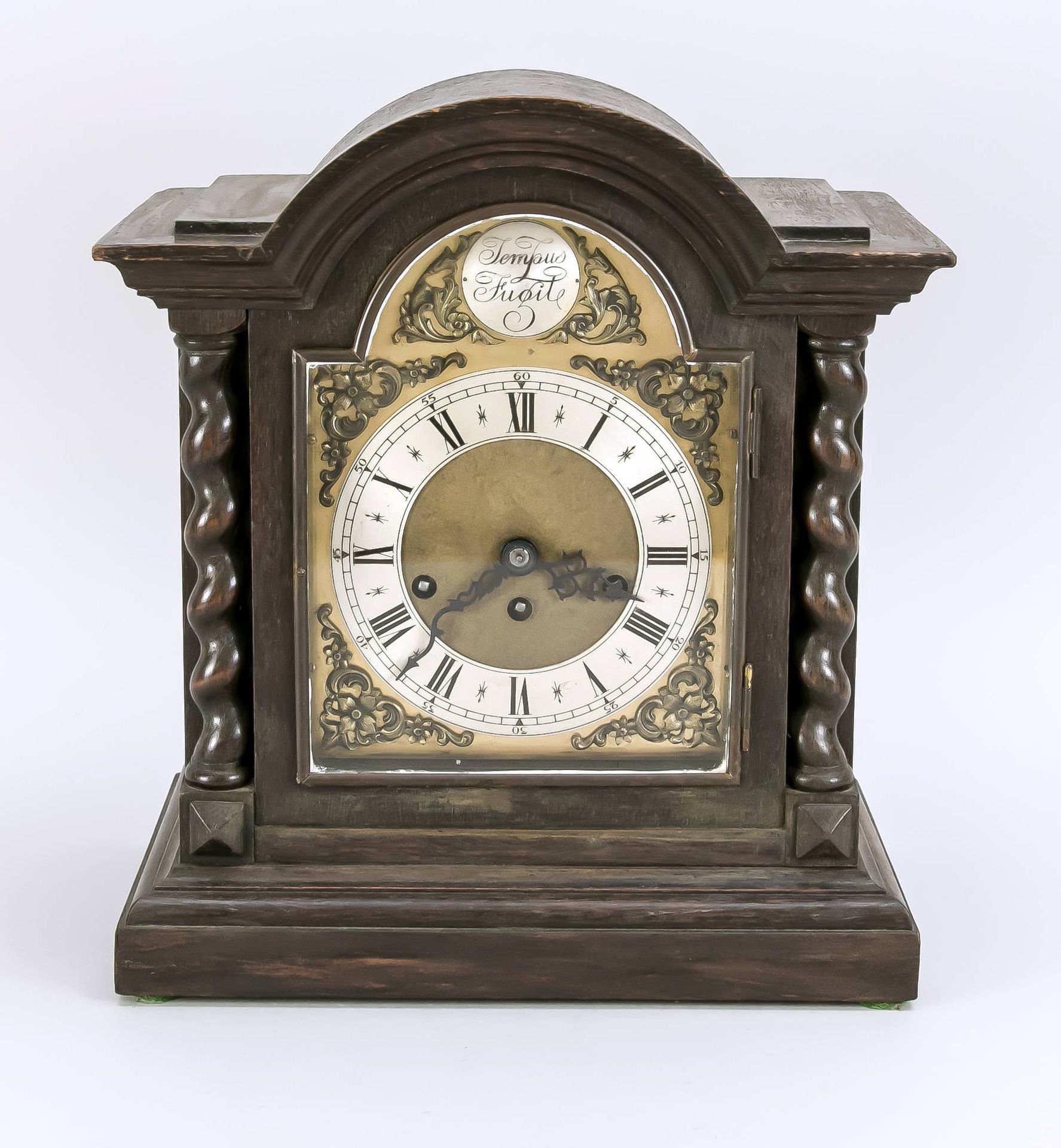 Null Junghans table clock circa 1900, oak case with arched roofing and turned co&hellip;