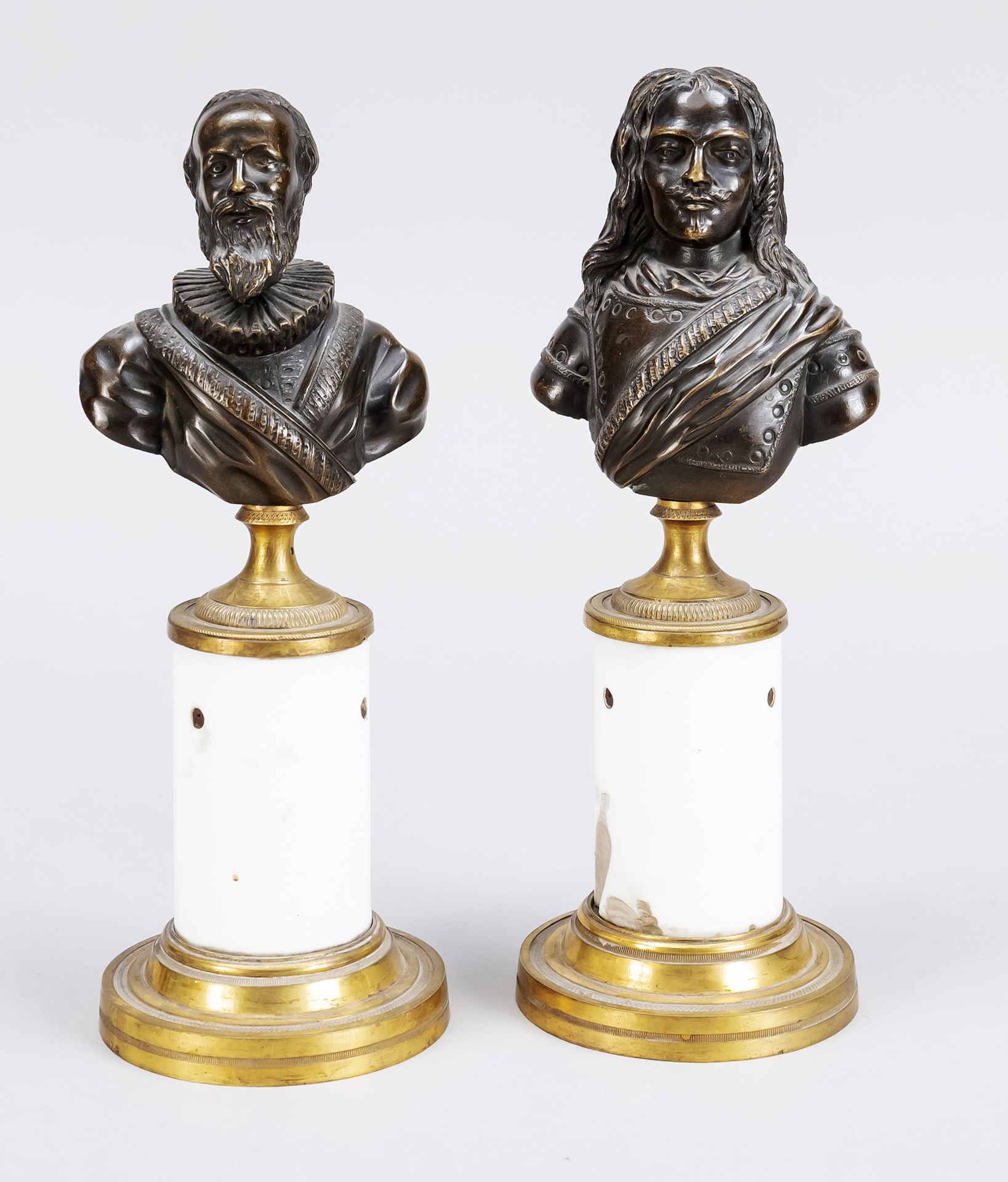 Null 匿名雕塑家，约1800年，两个17世纪法国政治家的小半身像：马克西米利安-德-贝图纳，苏利公爵和路易二世-德-波旁，康德亲王，深色铜制底座，瓷轴（有凹&hellip;