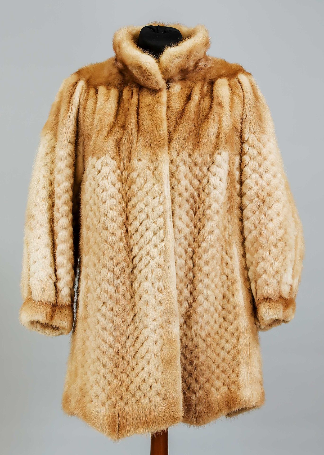 Null Ladies mink jacket, beige, patterned. On a label in the lining marked ''Cen&hellip;