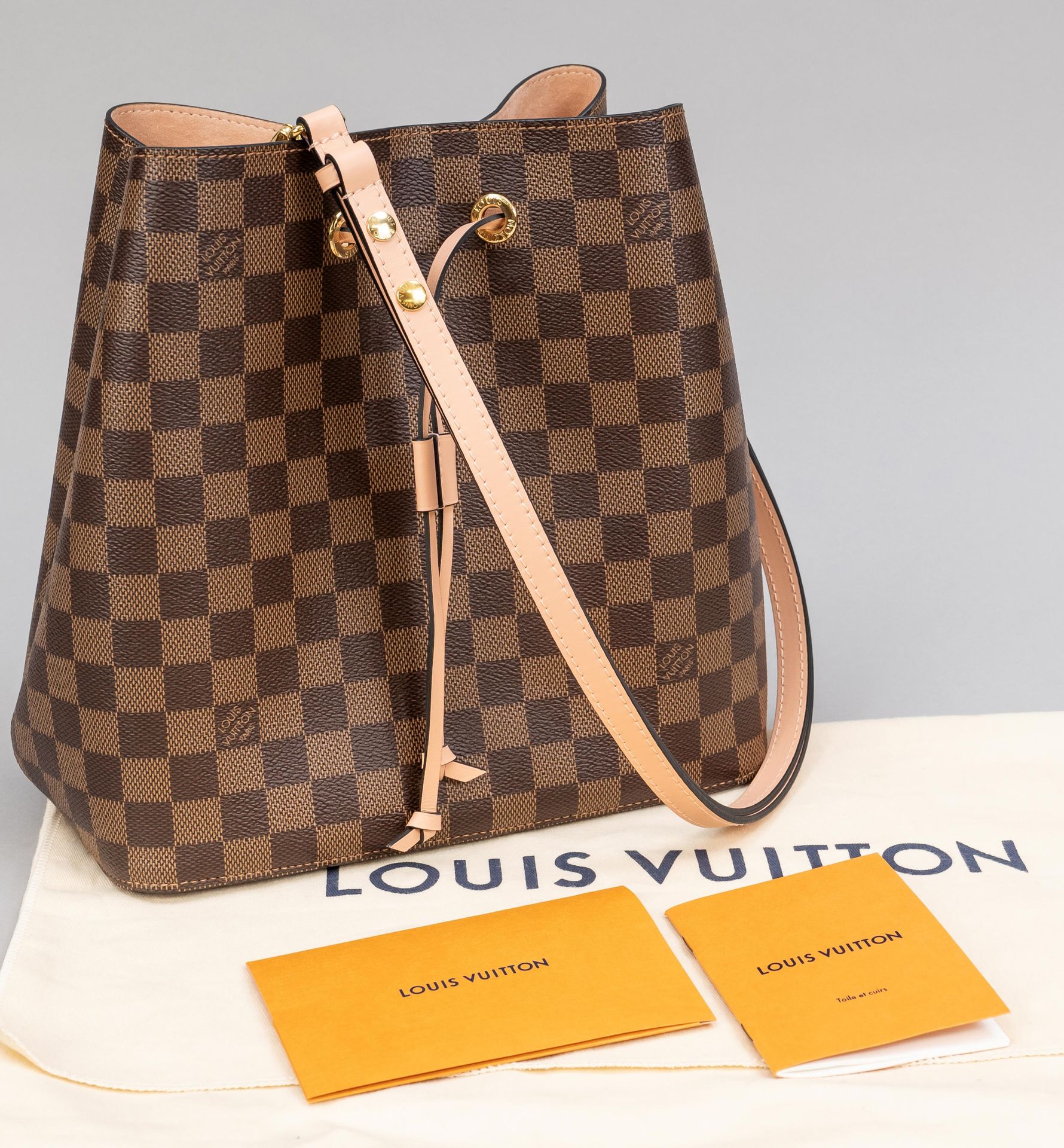 vedholdende Frost Bedstefar Louis Vuitton, NéoNoé MM Damier Ebene Canvas Bag in Venu… | Drouot.com