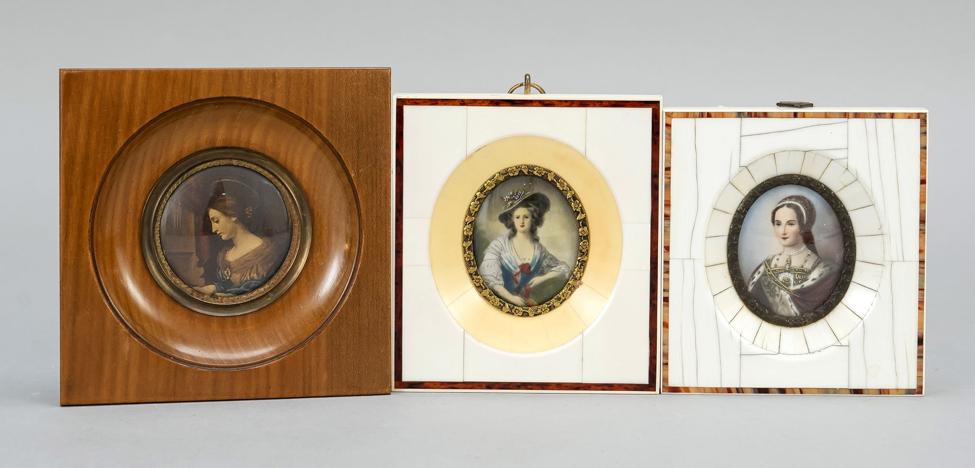 Null 3 miniatures, 20e siècle, chacune avec un portrait de femme. 2 x cadre en o&hellip;