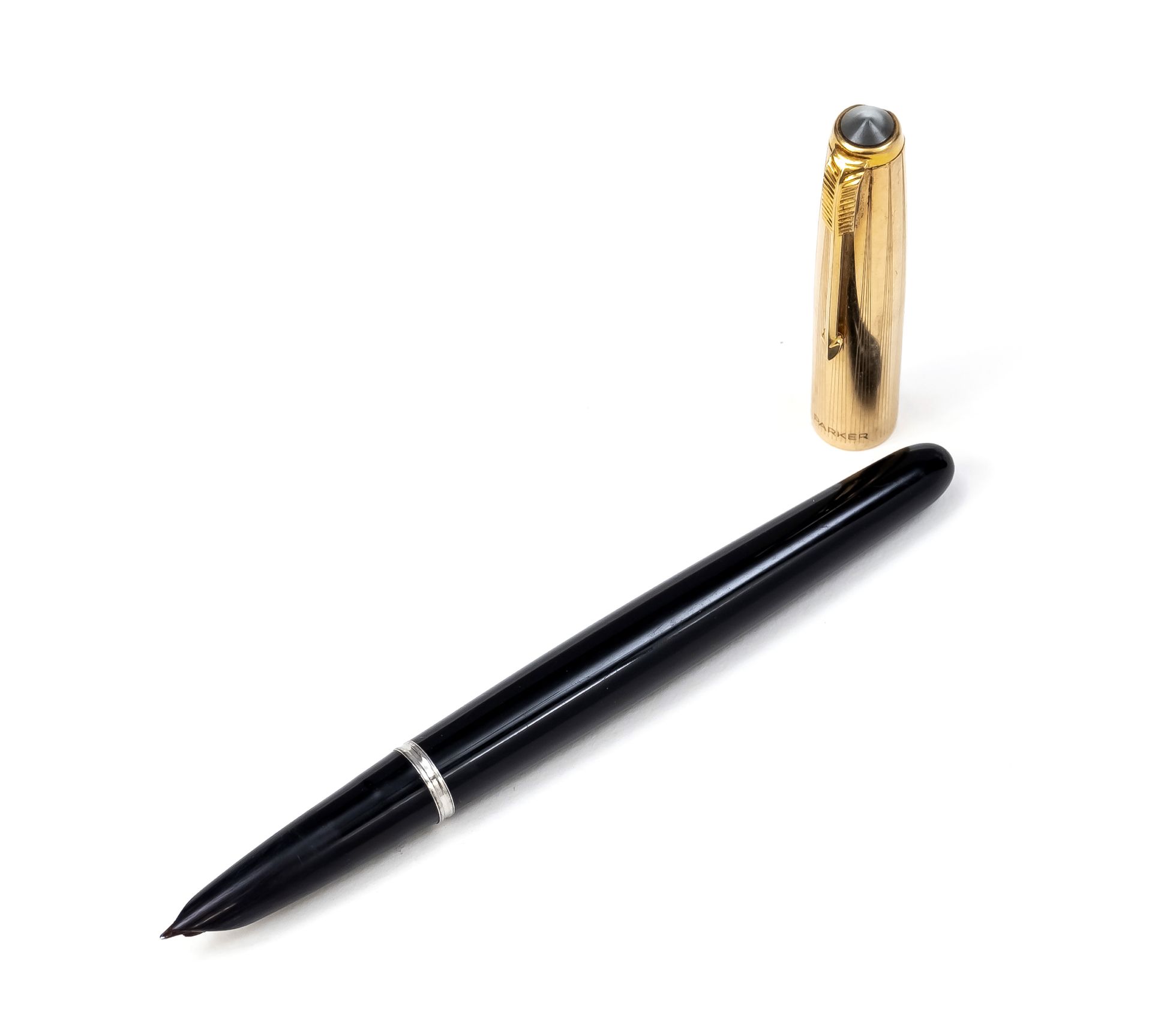 Null 派克转换器钢笔，20世纪下半叶，英国制造，黑色外壳，镀金笔帽，长13.7厘米