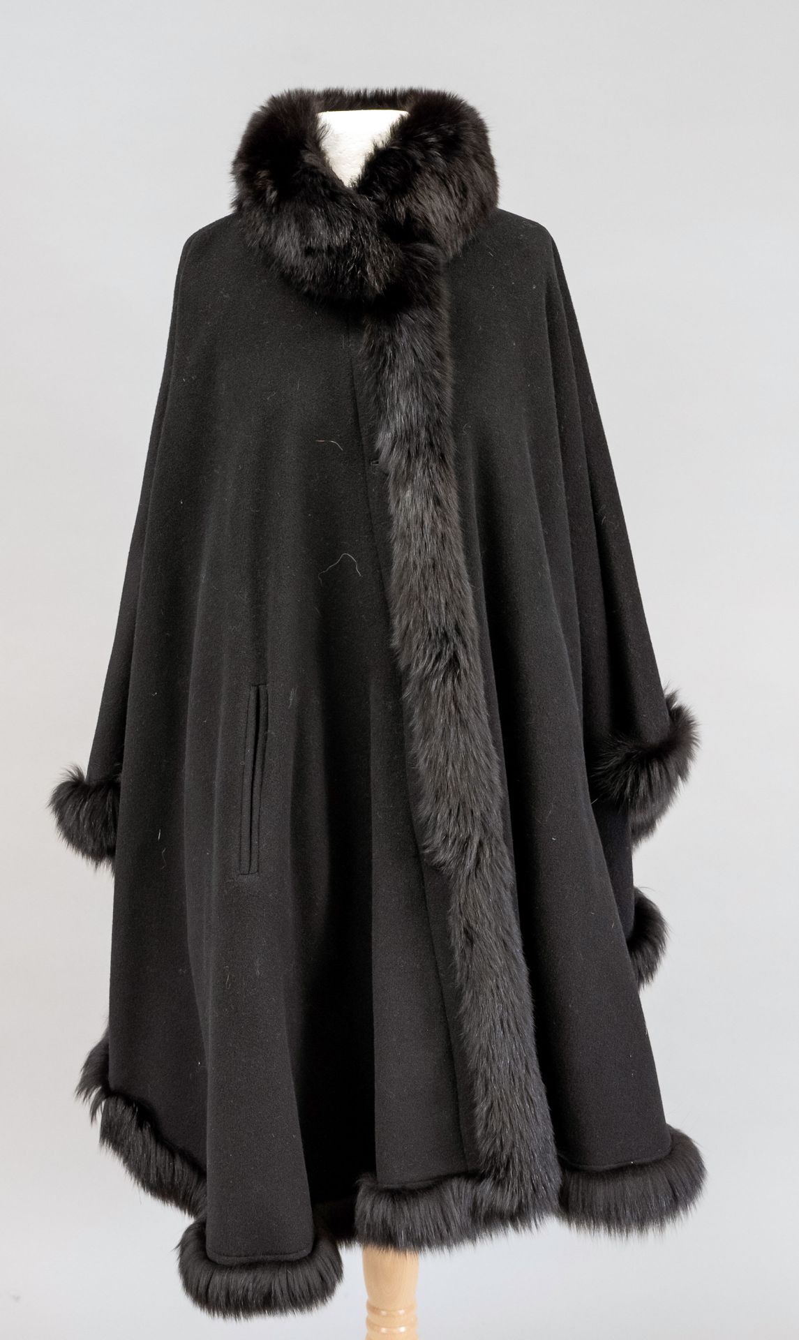 Null Ladies poncho, on a label in the lining marked Voss. Cashmere with fur trim&hellip;