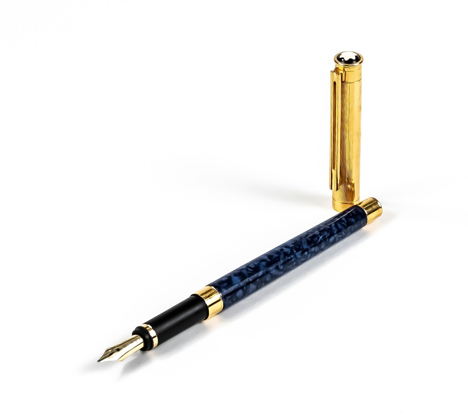 Null 万宝龙墨盒钢笔，1990年代，来自Noblesse系列，蓝色大理石表壳，镀金应用，长14厘米