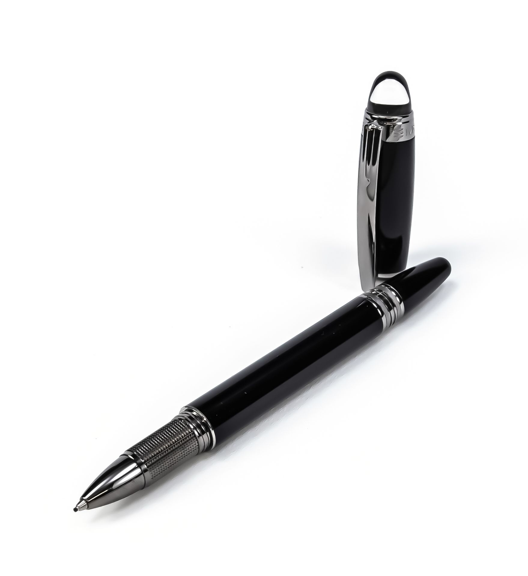 Null Stylo à bille Montblanc, 2e s. 20e s., n° MBKH4M8N7, boîtier noir, L. 14 cm&hellip;