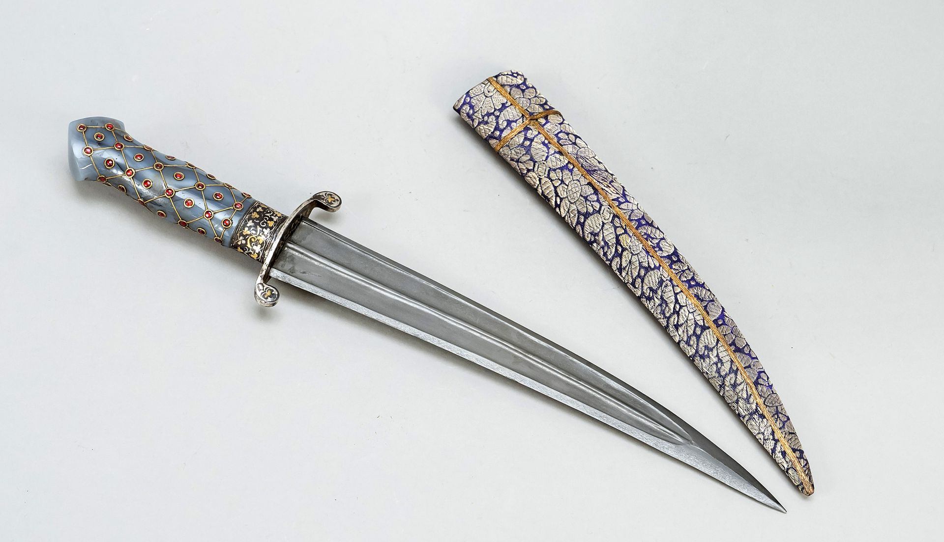 Null Khanjar, India, 19th/20th c. Double-edged Damascus blade with pronounced ce&hellip;