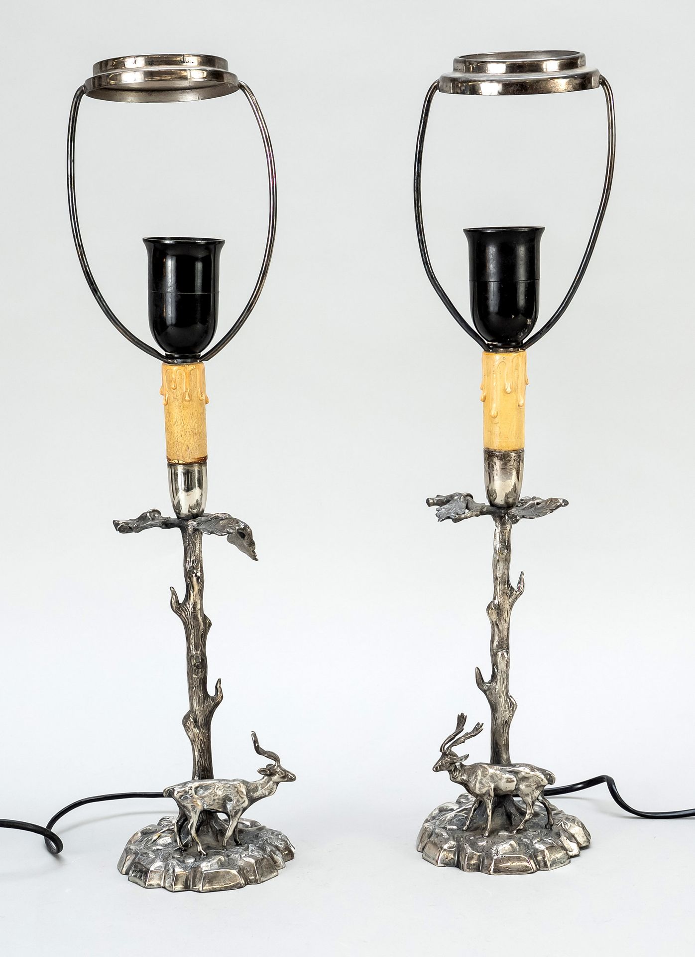 Null Pair of table lamps, late 19th/early 20th c., silver-plated cast metal. Ter&hellip;