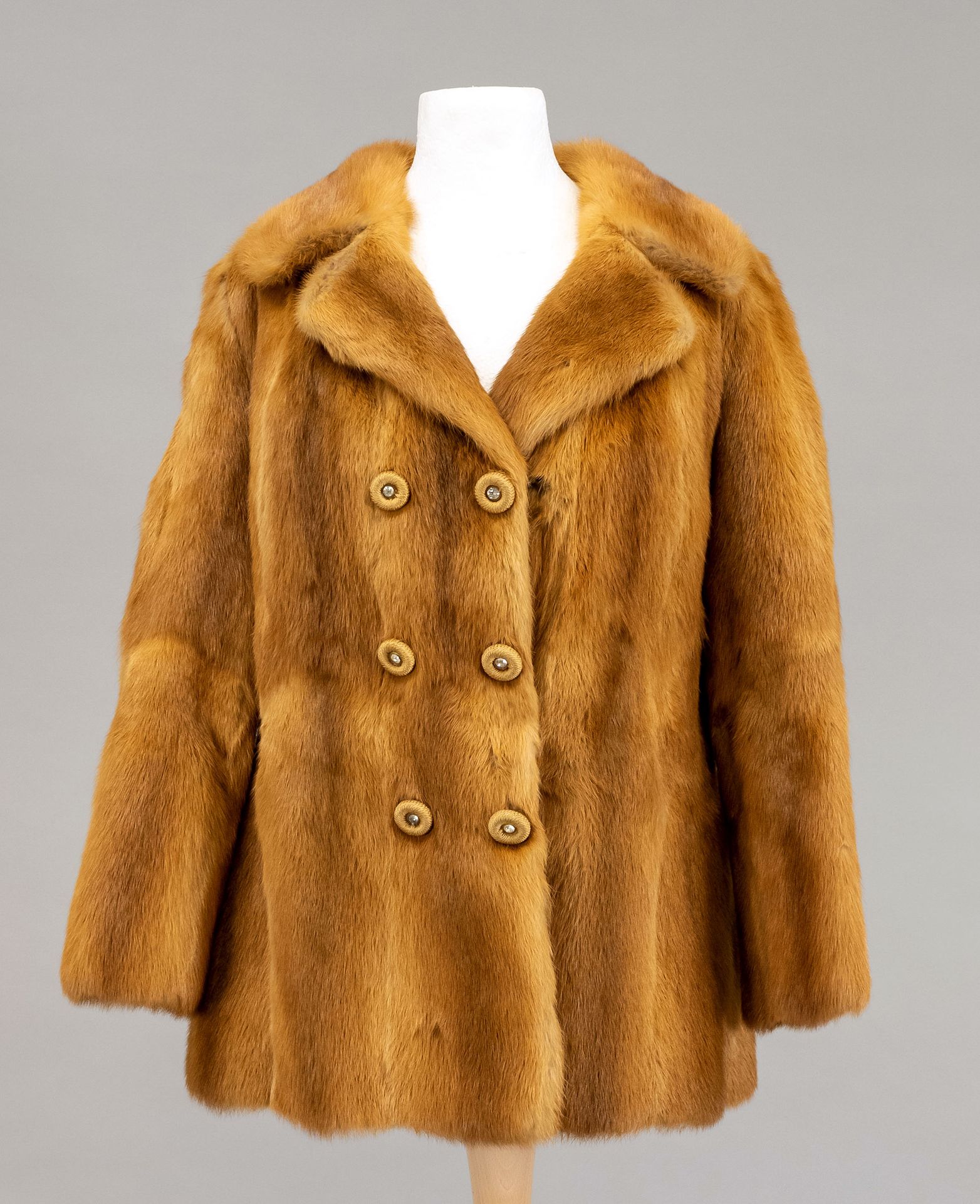 Null 女士毛皮夹克，内衬中的标签标有Berliner Chic，没有标明尺寸，有轻微磨损痕迹。