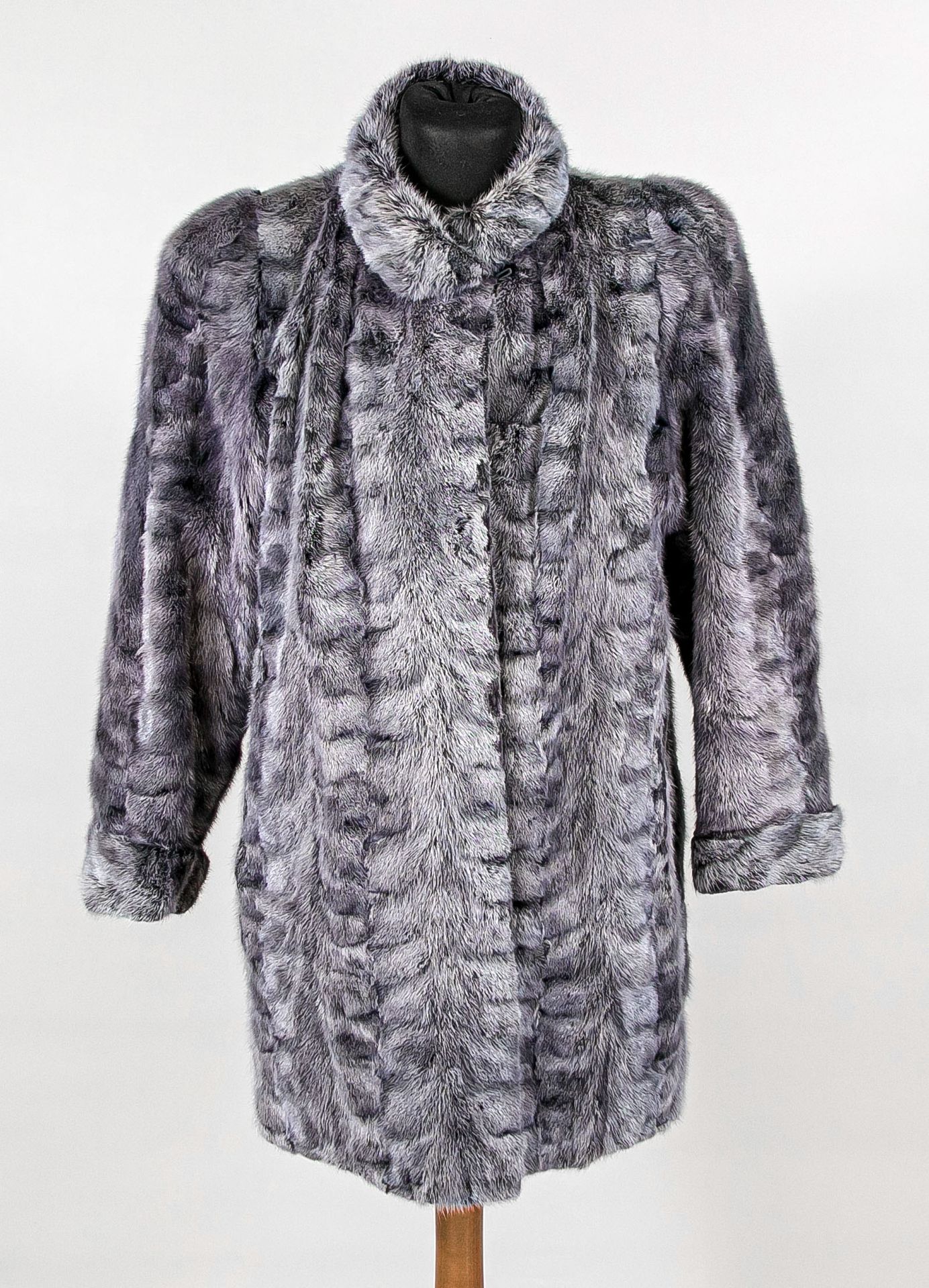 Null 女士貂皮短外套/围巾，20世纪下半叶，可能是染色的。衬里的标签上刻有 "Pelz-Graupner Bremen"。没有标明尺寸，背面有磨损痕迹。