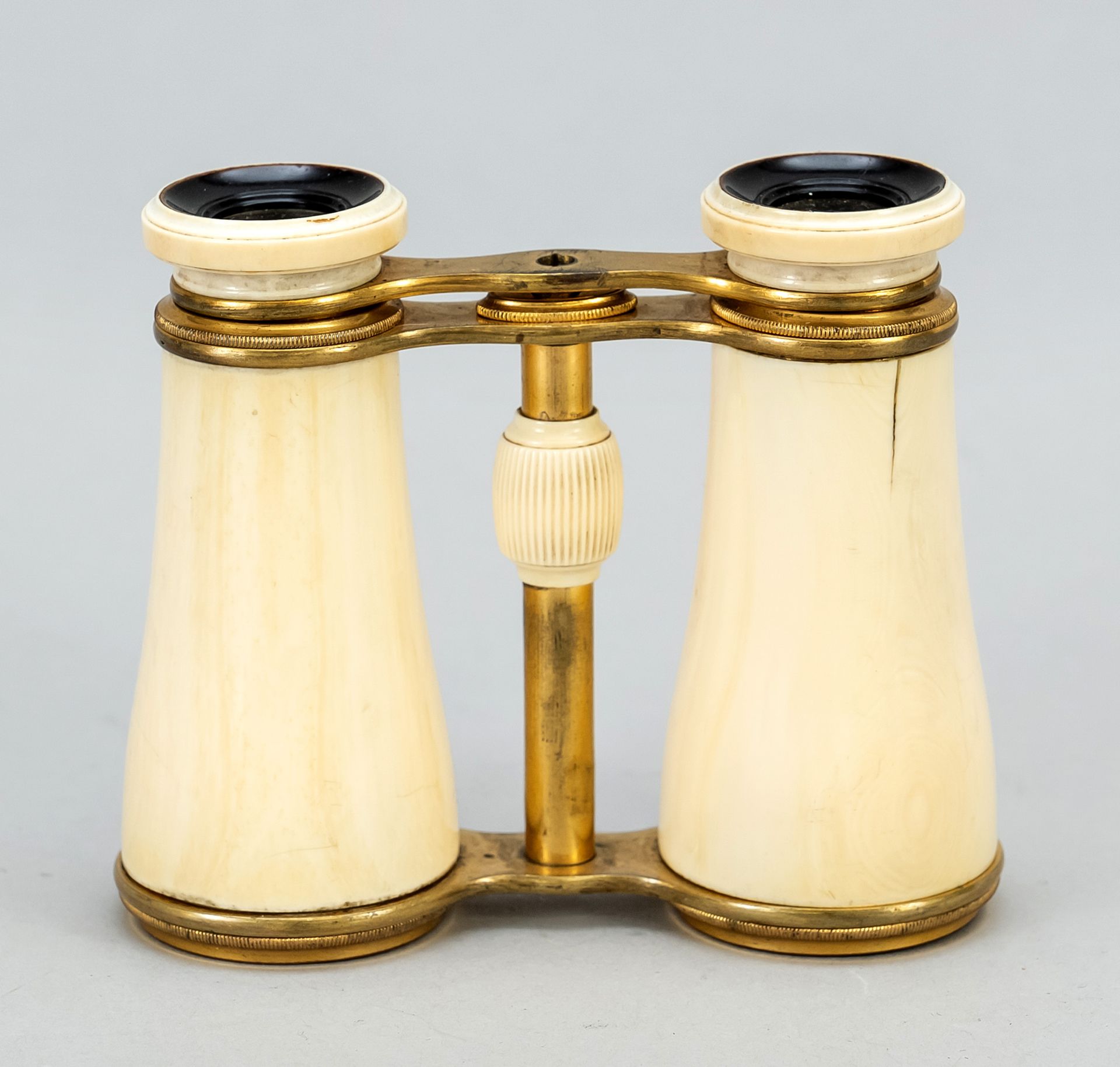 Null 歌剧杯，19世纪末，黄铜配象牙护套，这个有应力裂纹，长9厘米