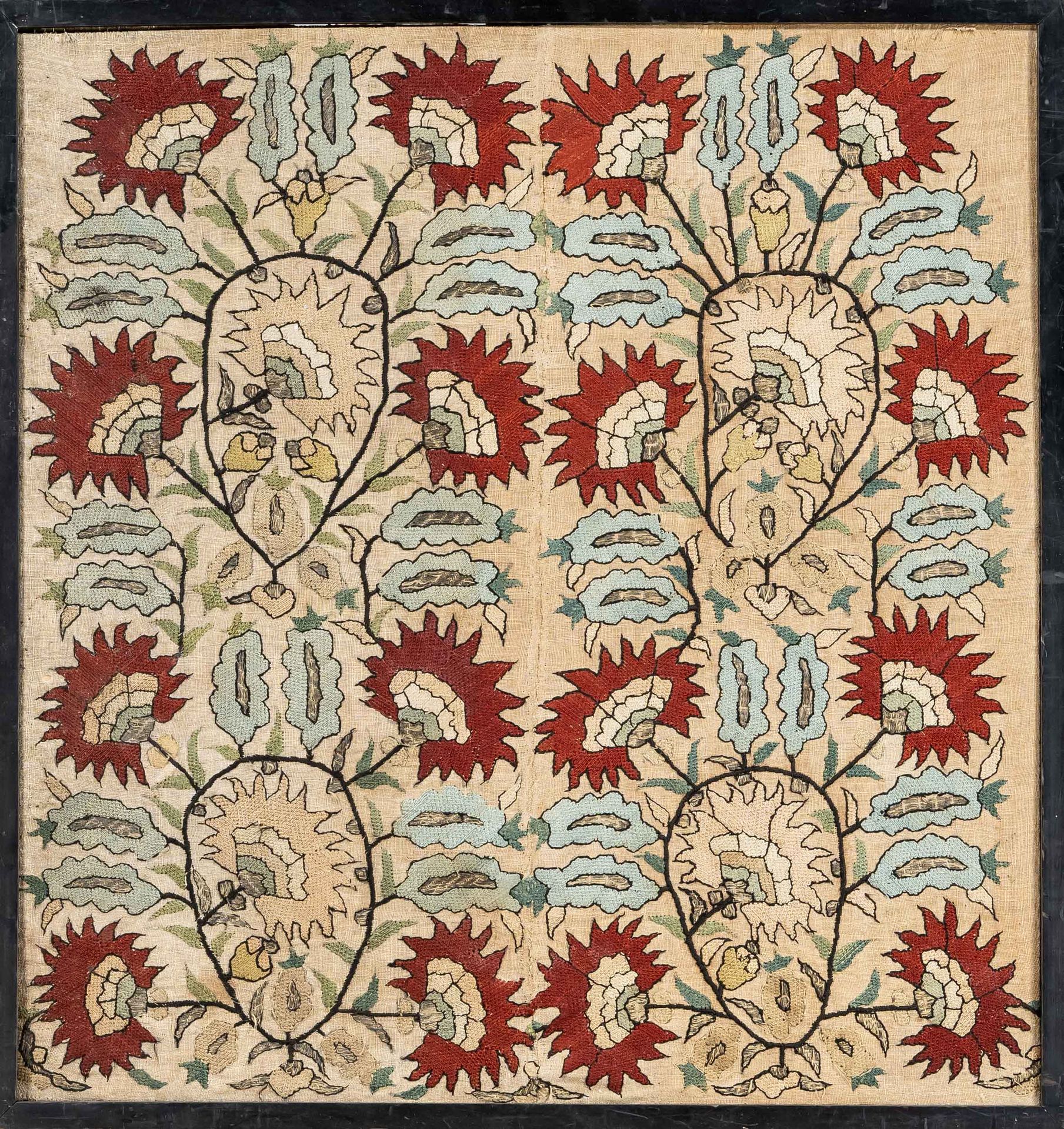 Null 有框刺绣/纺织品，19世纪末（艺术与工艺？）亚麻布上的红花卷须，窄框，略有摩擦和碰撞，略显肮脏。49 x 51 厘米