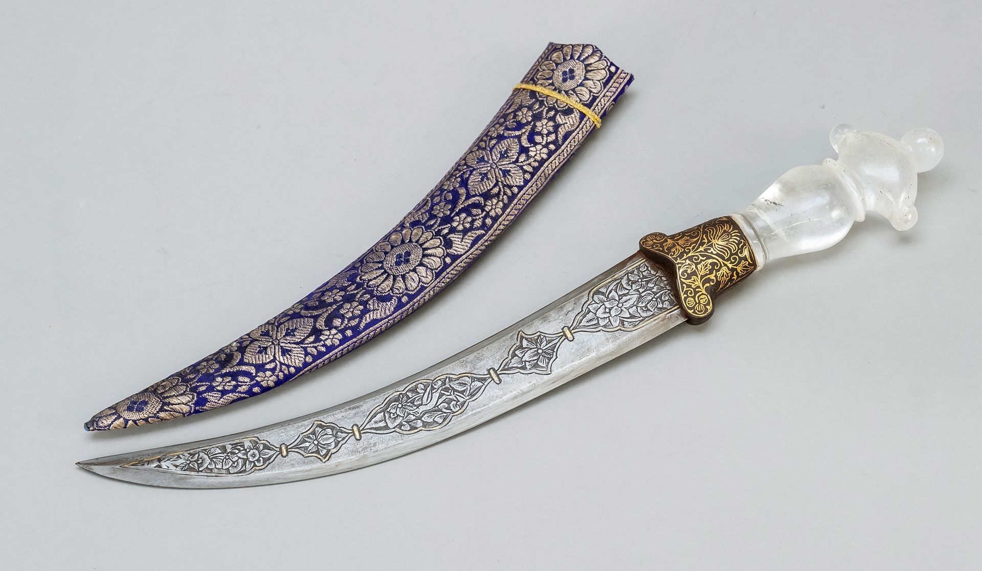 Null Khanjar, India, 19th/20th c. Double-edged Damascus blade, decorated on both&hellip;