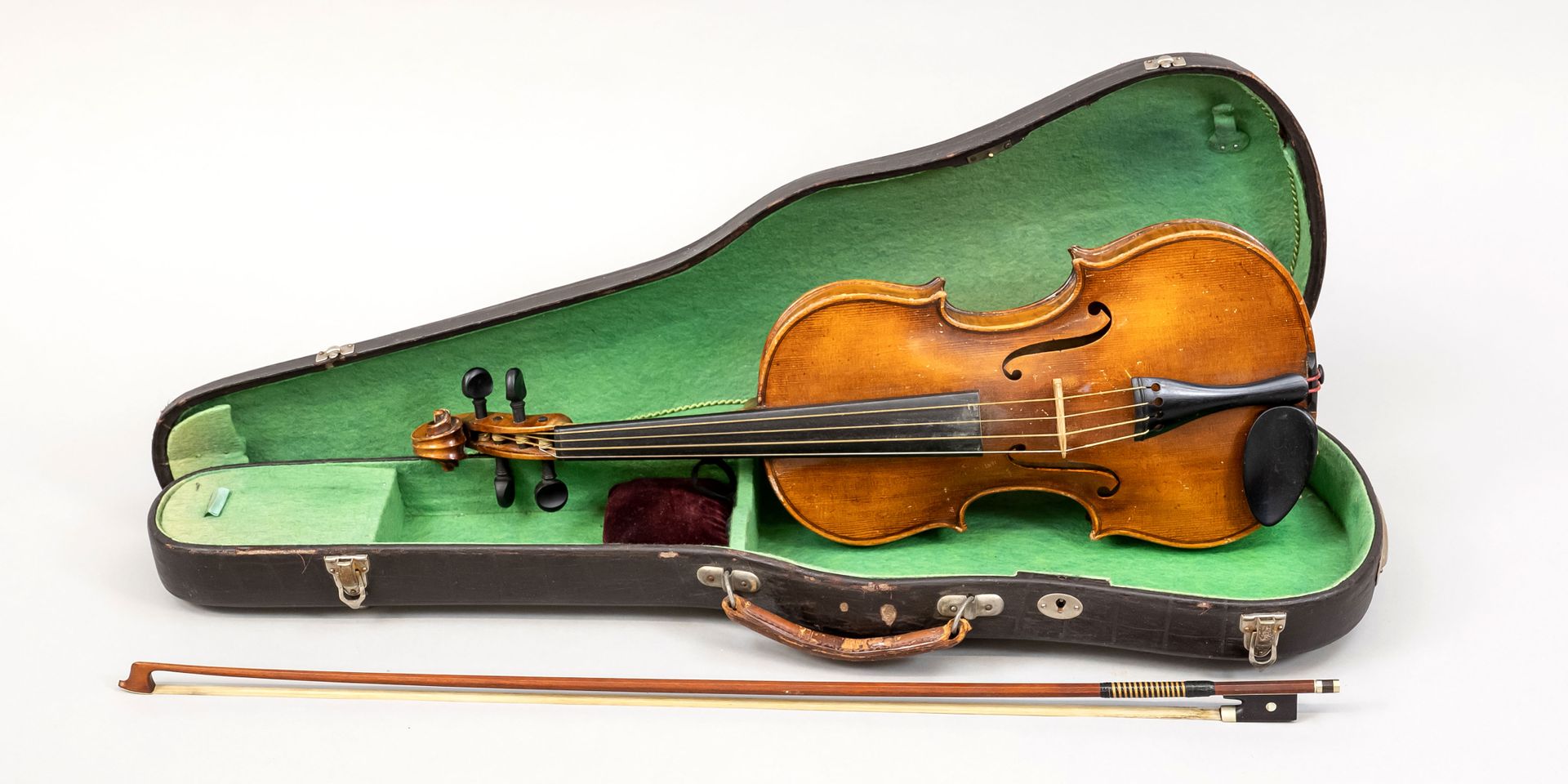 Null 4/4 violin with signed bow, 1st half of 20th century, embossed stamp ''M. P&hellip;