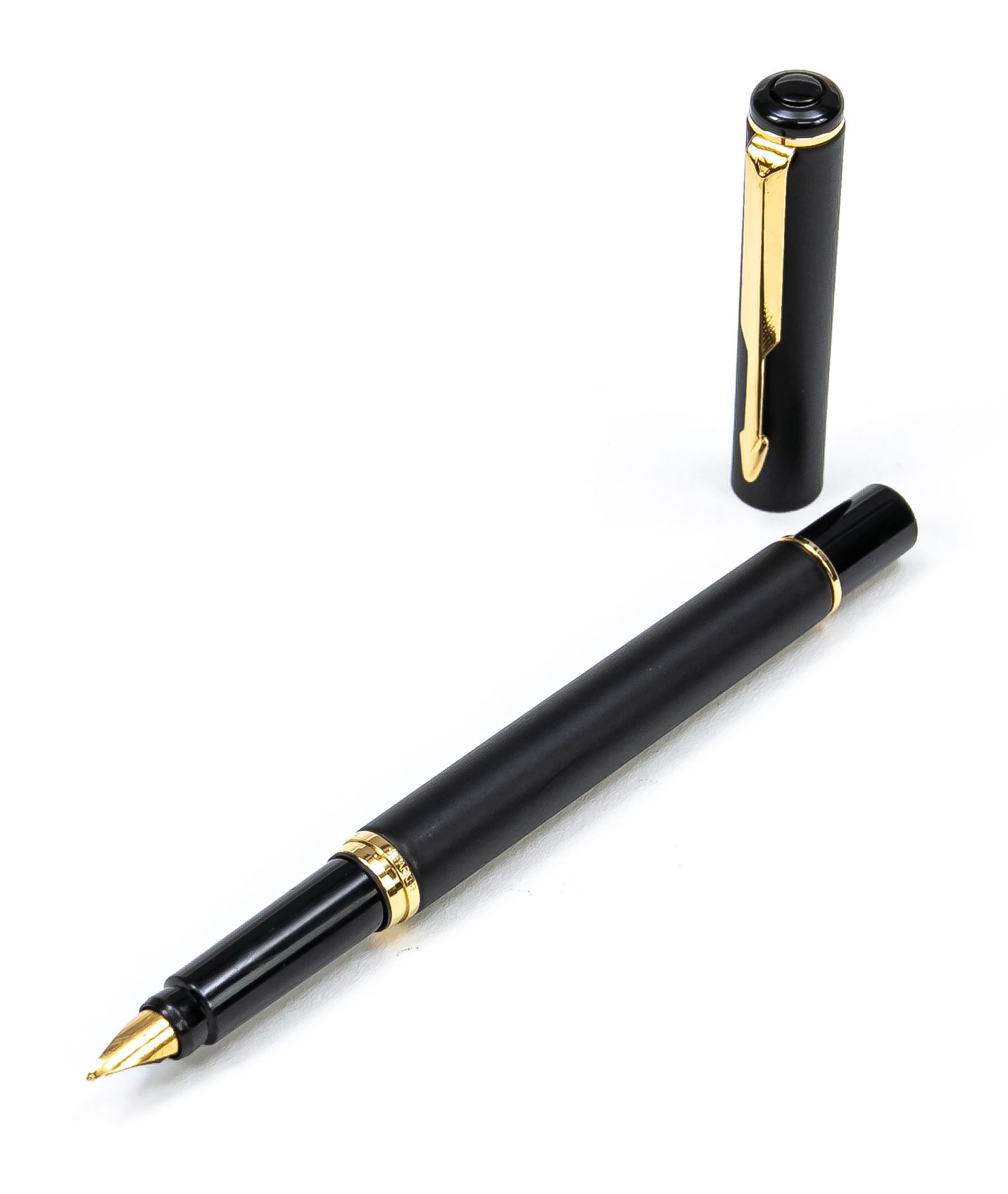 Null 派克转换器钢笔，20世纪下半叶，英国制造，镀金笔尖，黑色外壳，镀金应用，长13.5厘米