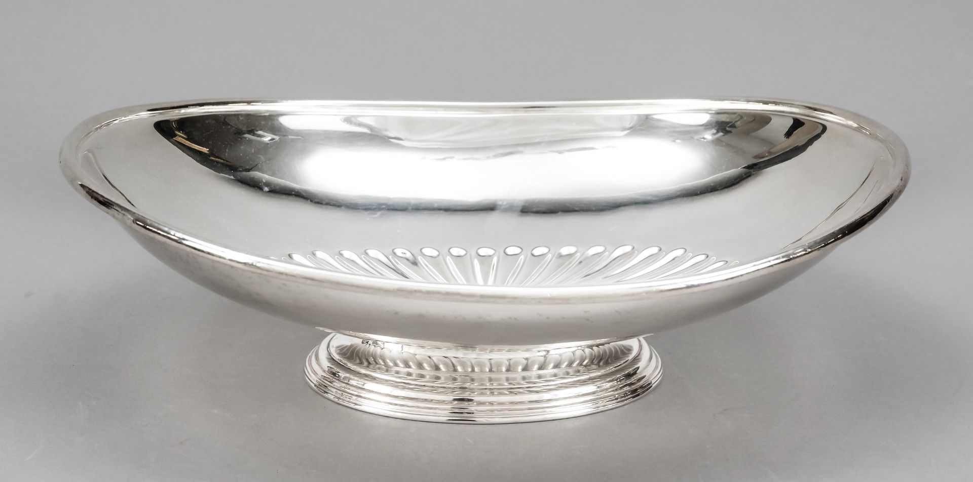 Null Oval footed bowl, England, 20th c., master's mark Elkington & Co., Birmingh&hellip;