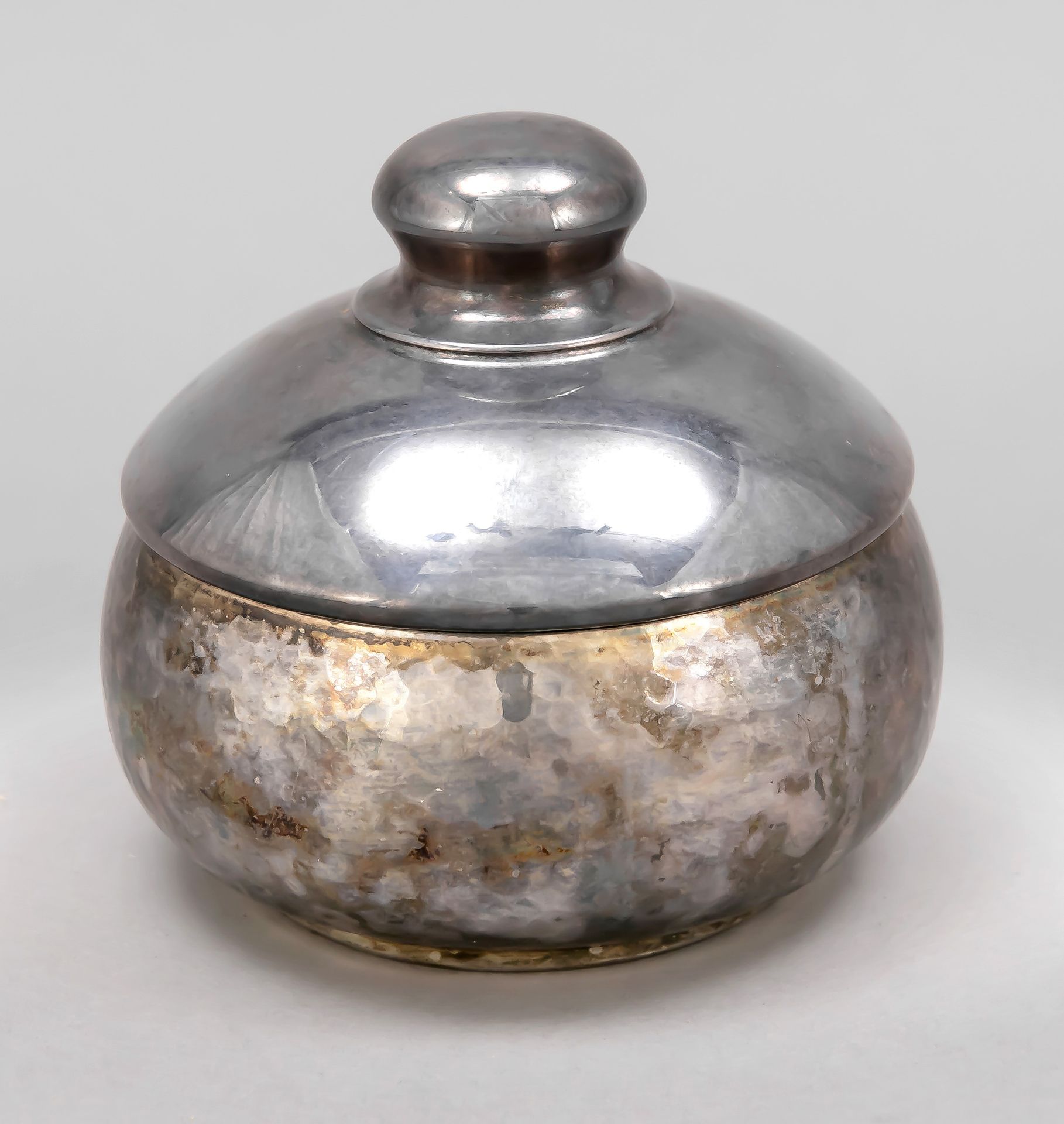 Null Round lidded box, Argentina, 20th century, marked Union de Orfebres, silver&hellip;
