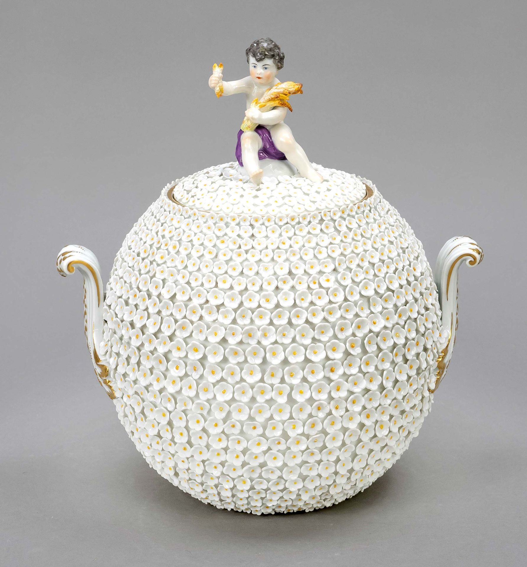 Null Small snowball lidded tureen, Meissen, mark after 1934, 1st choice, Q 59, s&hellip;