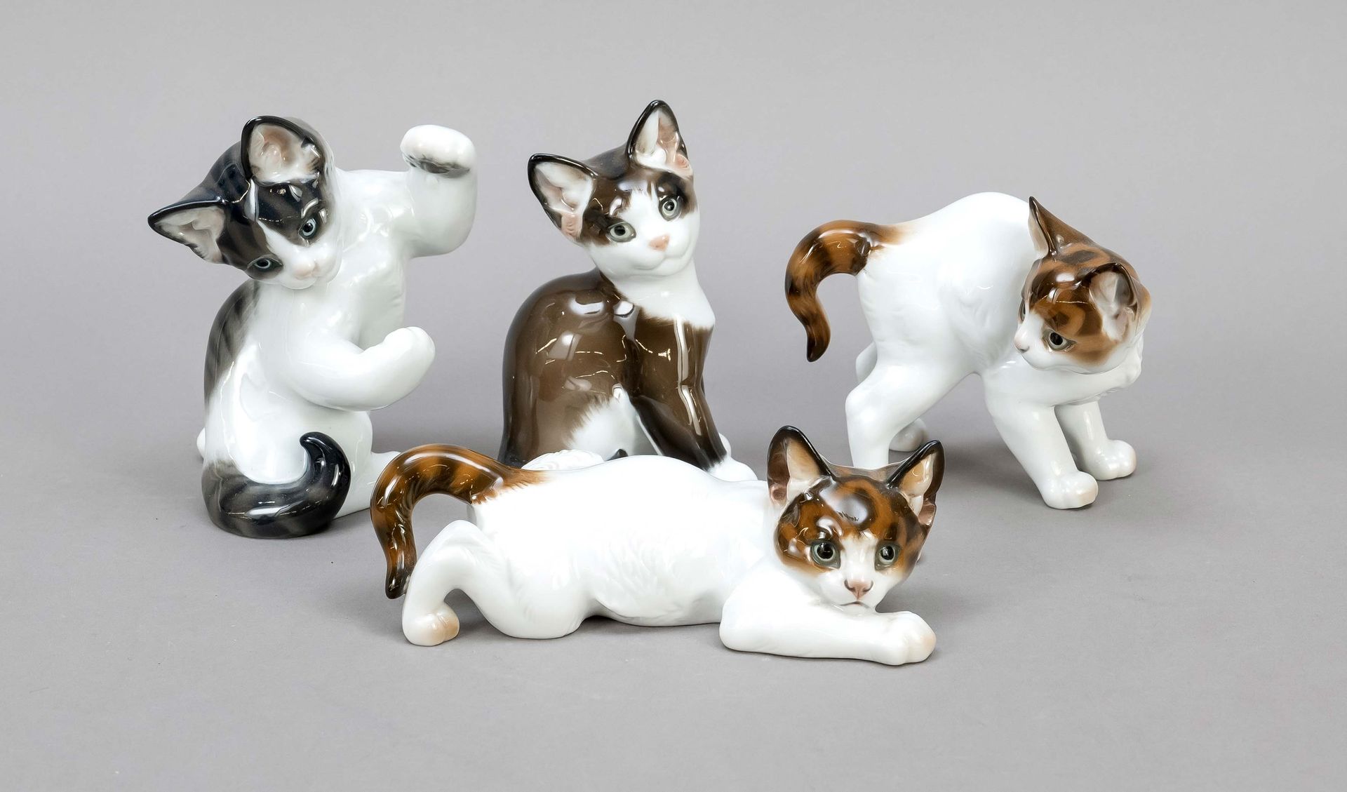 Null 四只猫，罗森塔尔，1959年后，摆出各种俏皮的姿势，由Theodor Kärner教授设计，自然主义的衣服，高6-13厘米
